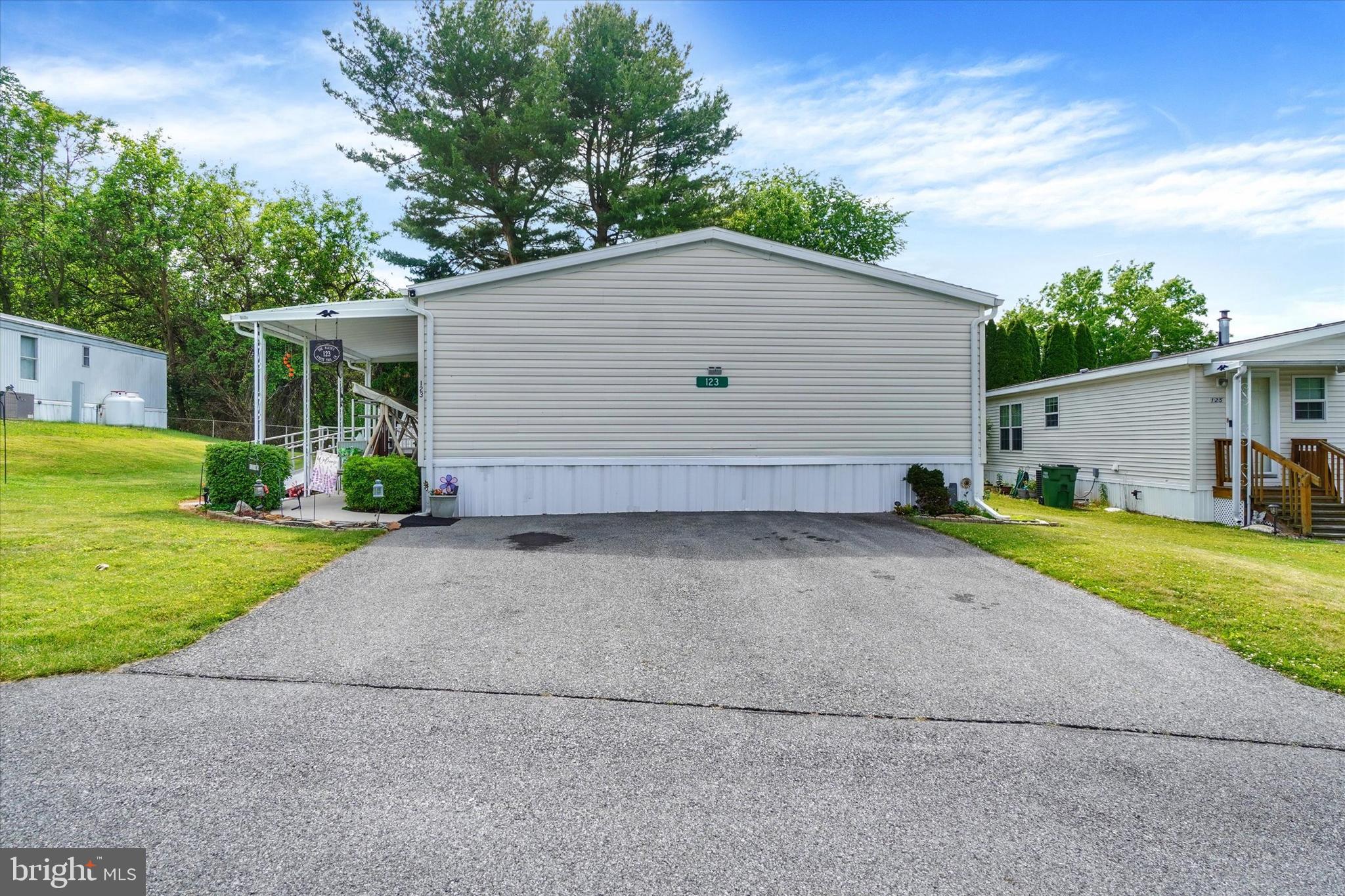 DEERFIELD VILLAGE MHP - Residential