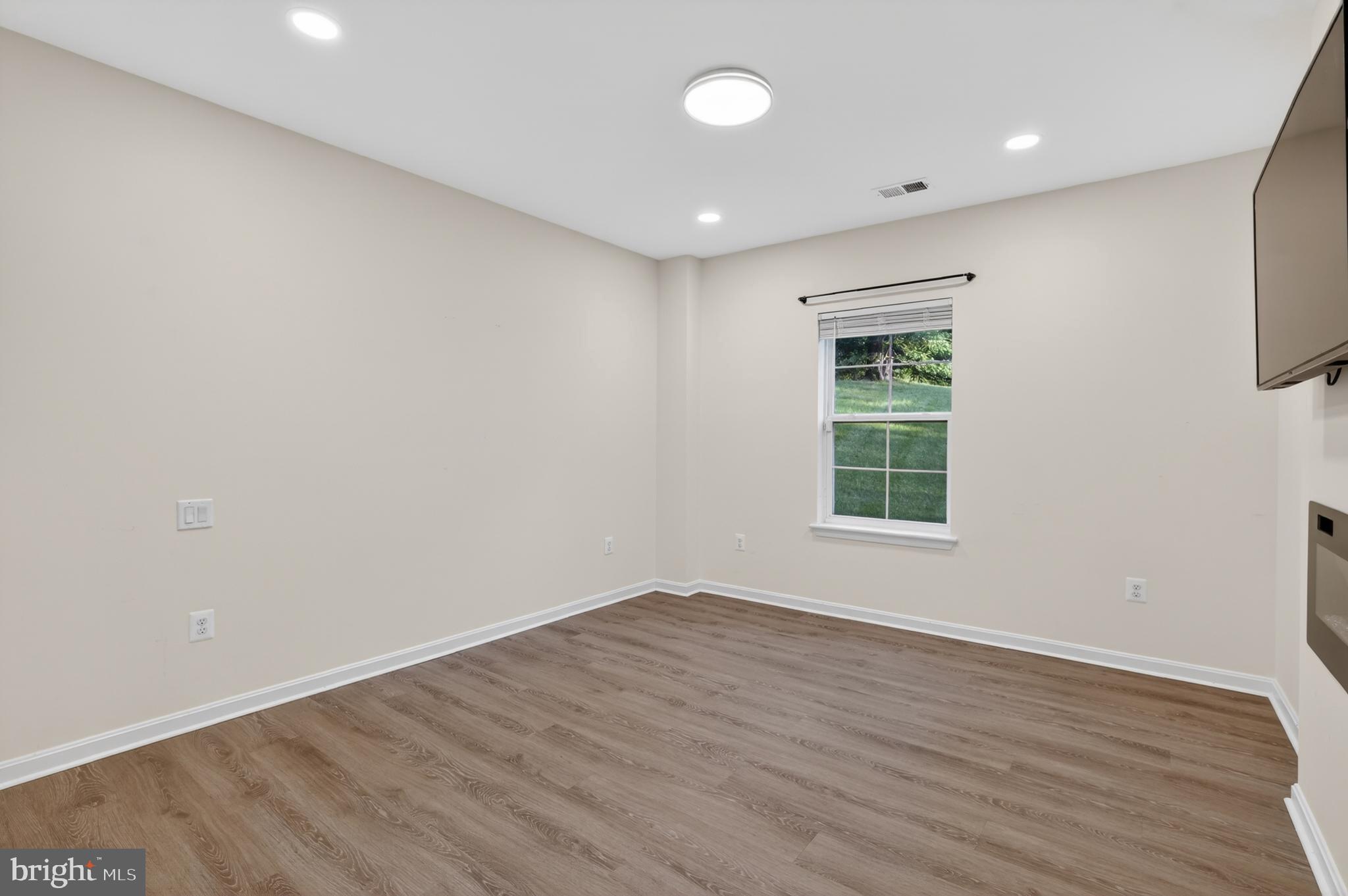 SHELTON KNOLLS - Residential
