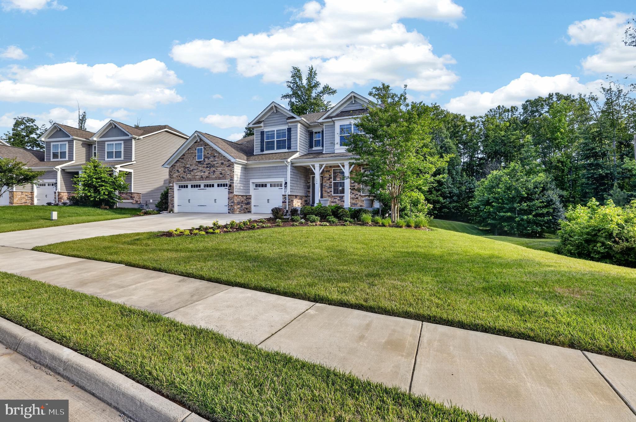 SHELTON KNOLLS - Residential