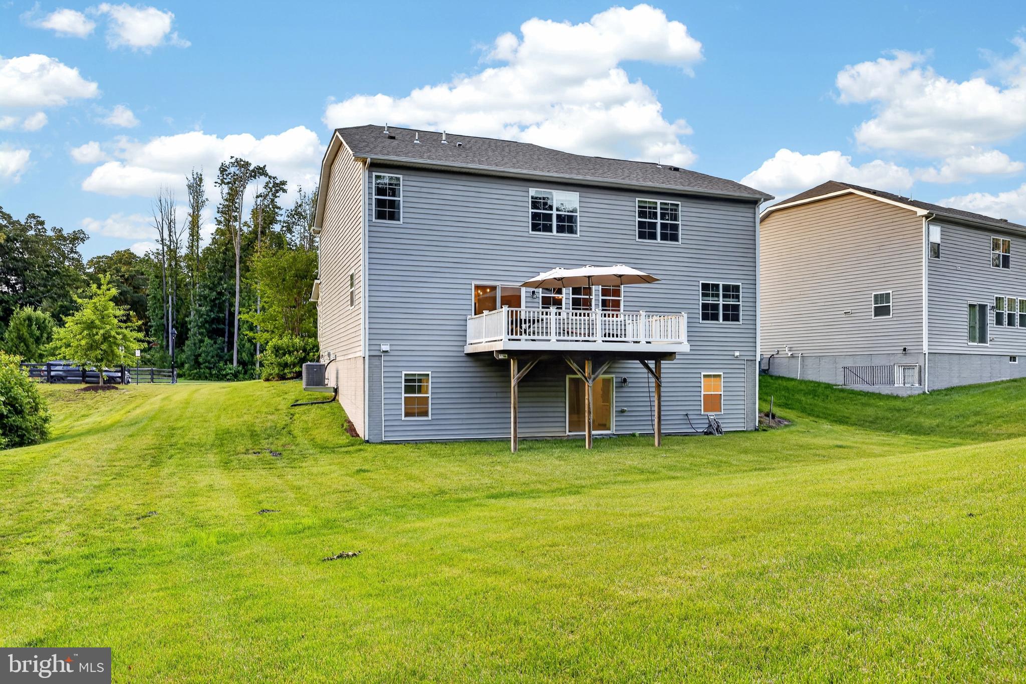 SHELTON KNOLLS - Residential