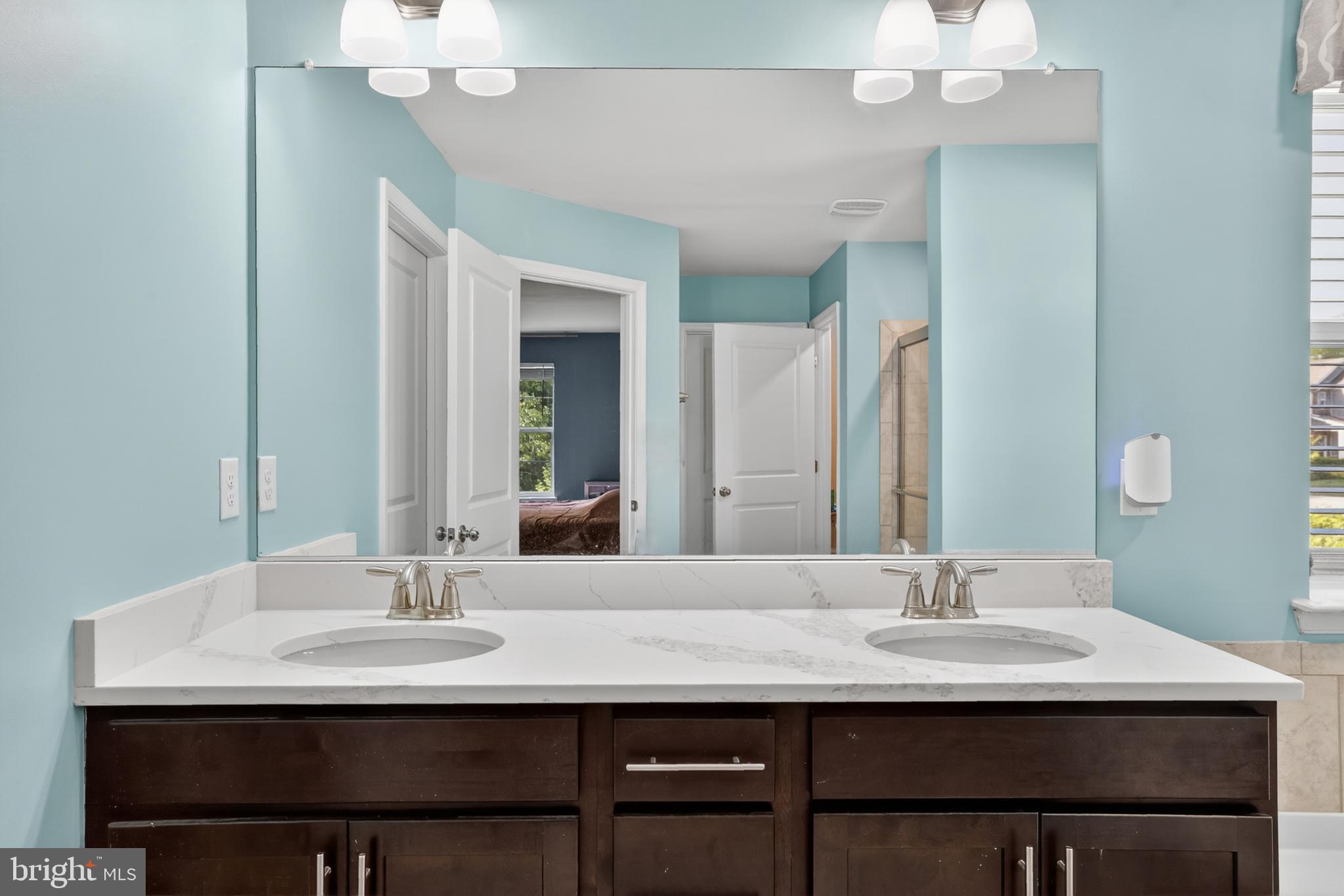 SHELTON KNOLLS - Residential
