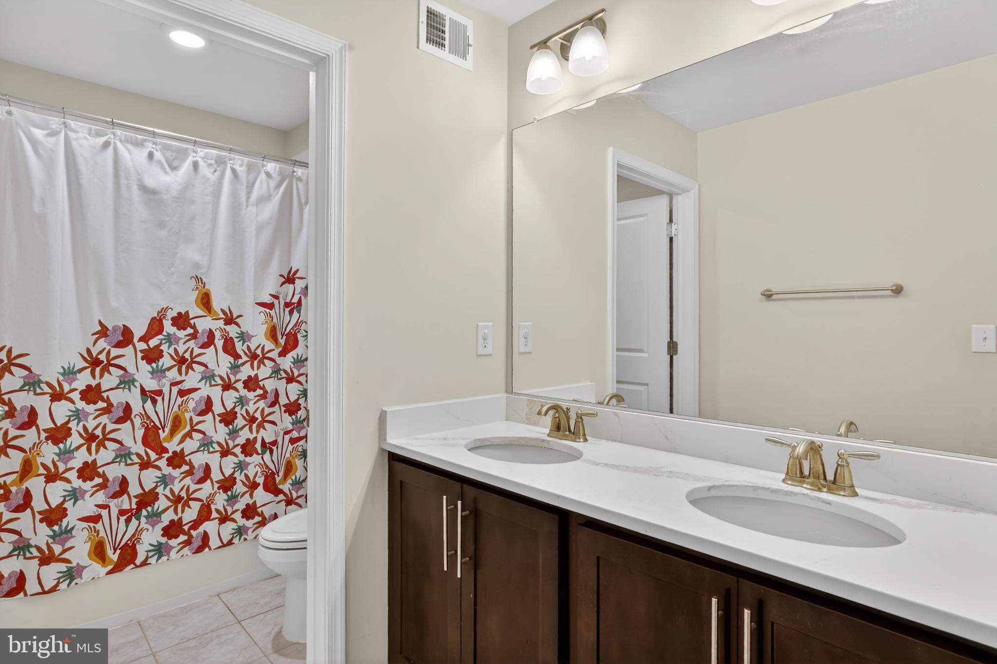 SHELTON KNOLLS - Residential