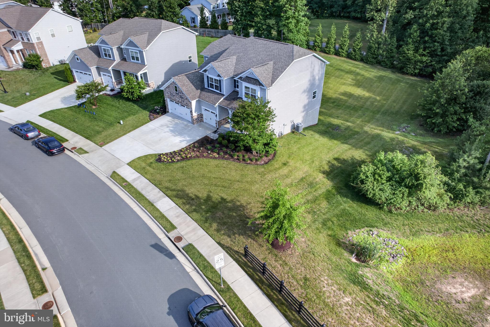 SHELTON KNOLLS - Residential
