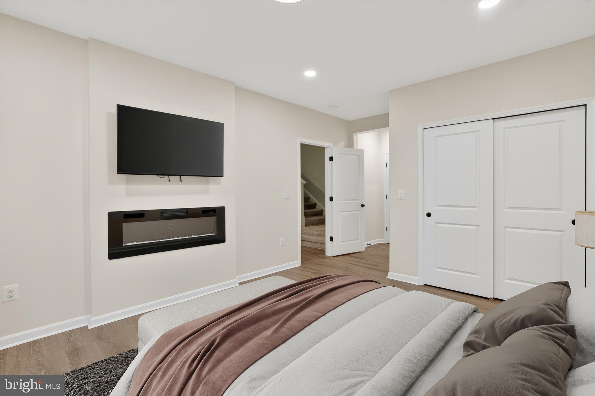 SHELTON KNOLLS - Residential