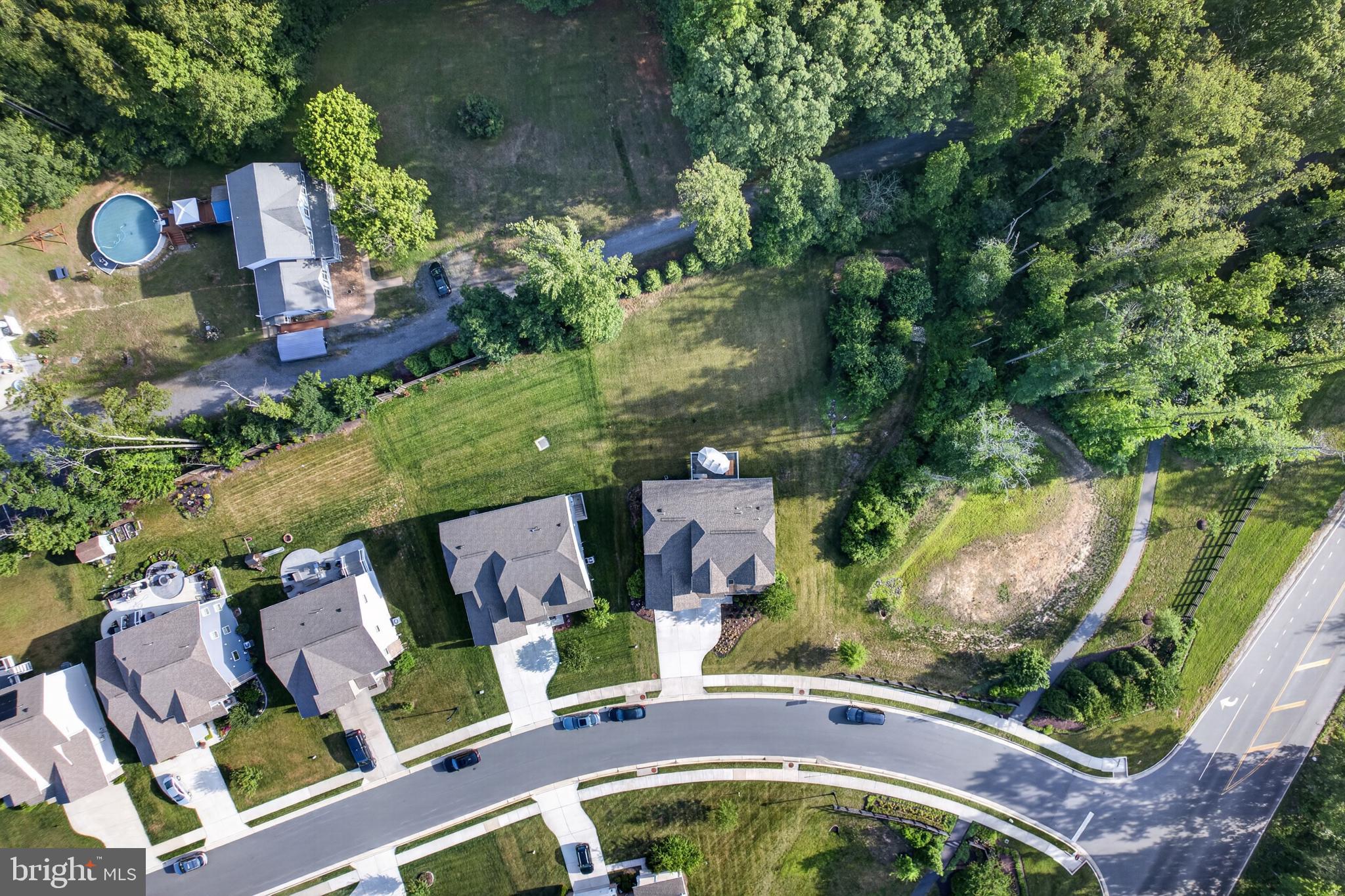 SHELTON KNOLLS - Residential