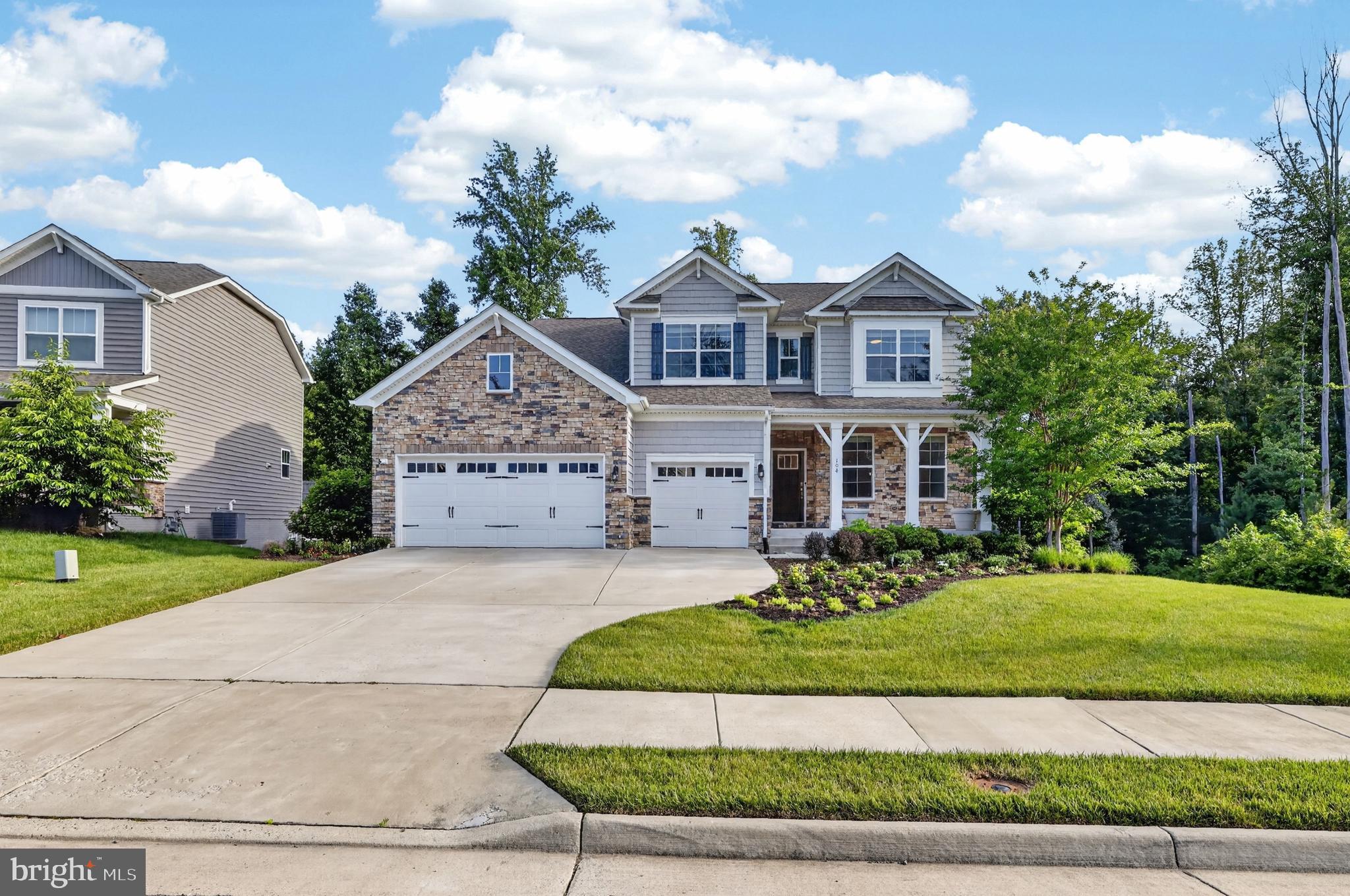 SHELTON KNOLLS - Residential