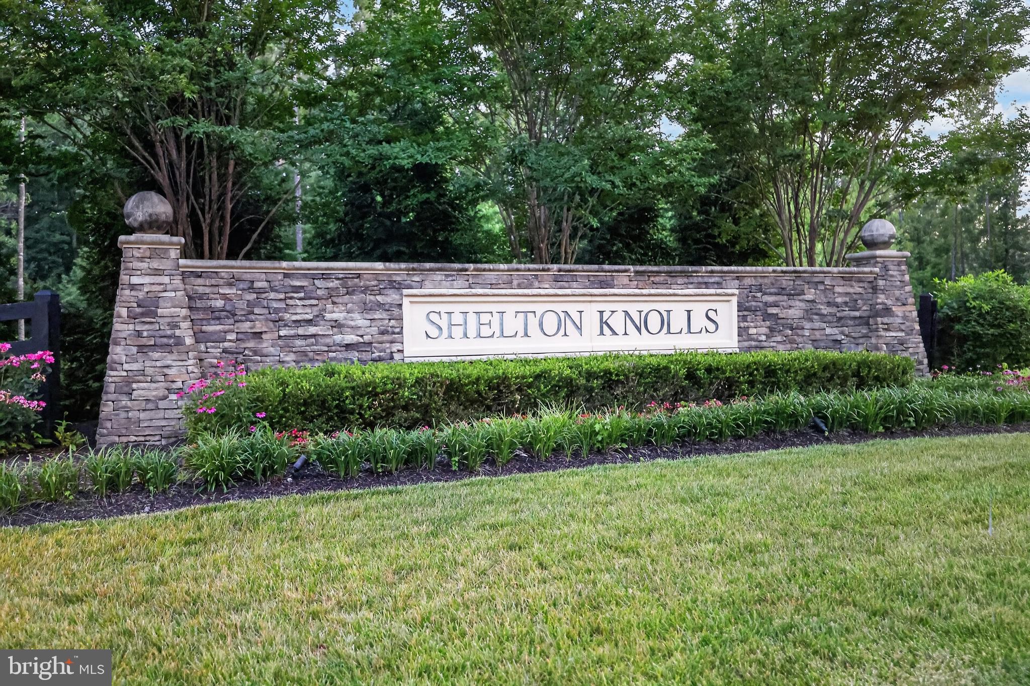 SHELTON KNOLLS - Residential