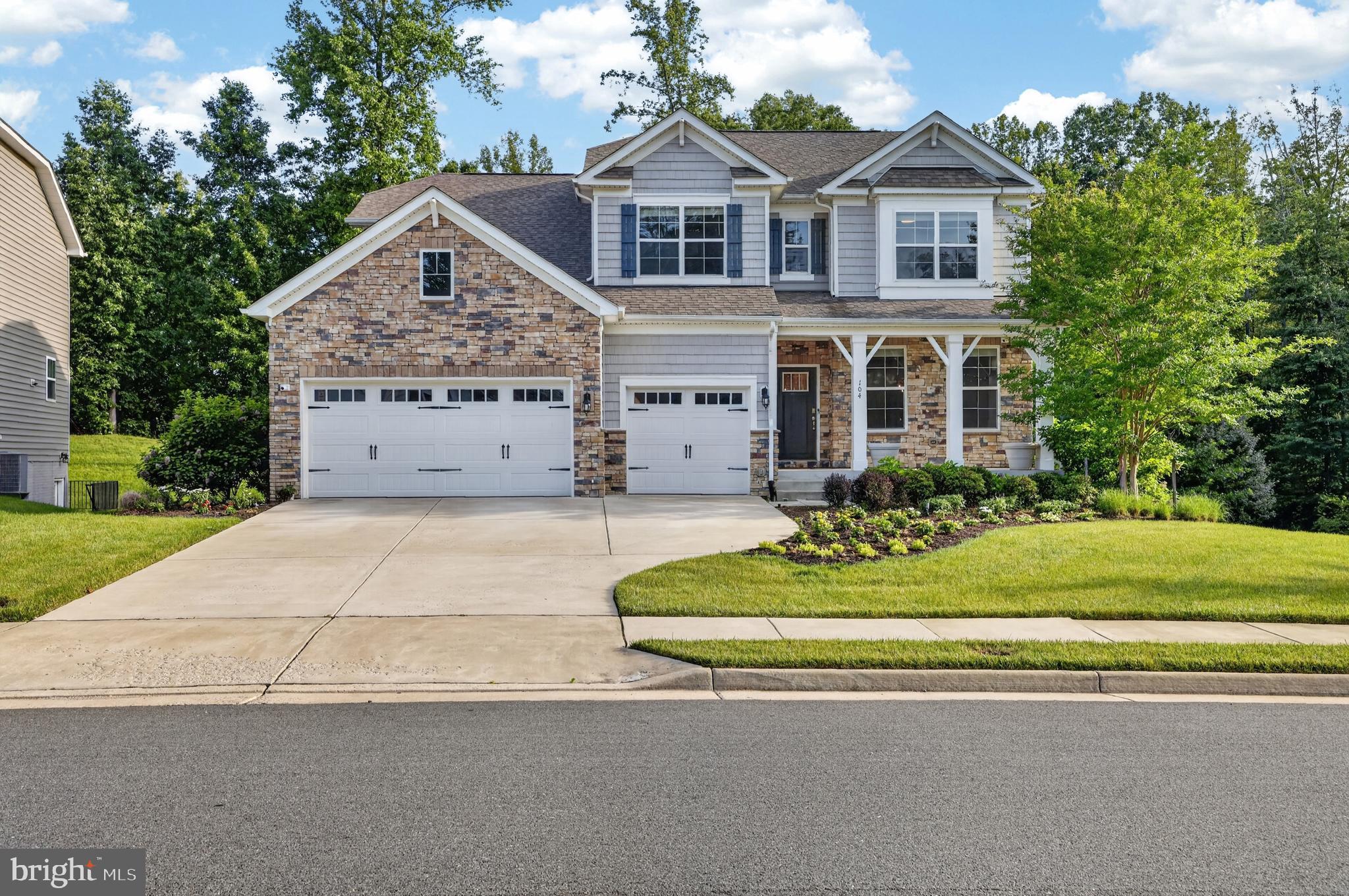 SHELTON KNOLLS - Residential