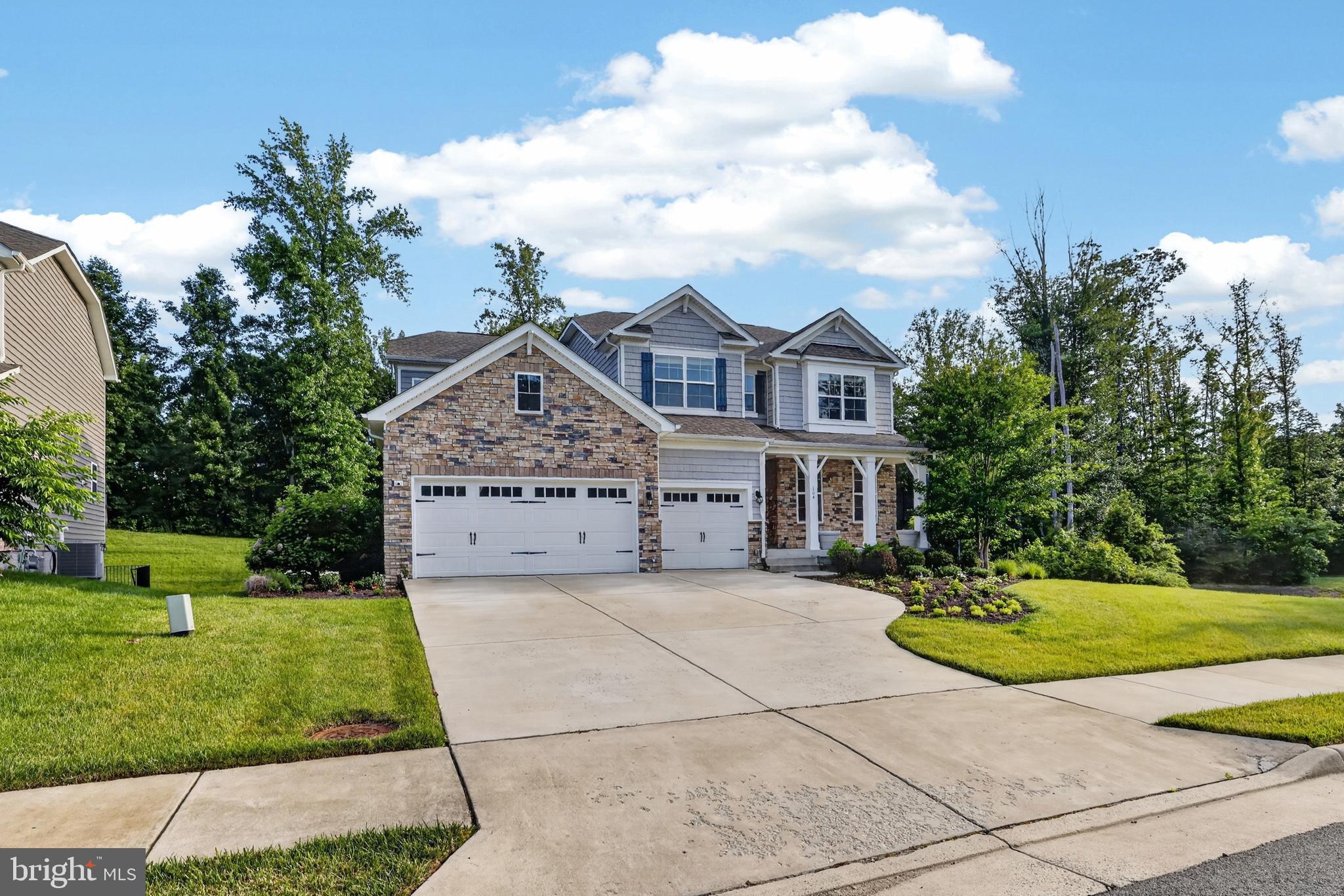 SHELTON KNOLLS - Residential