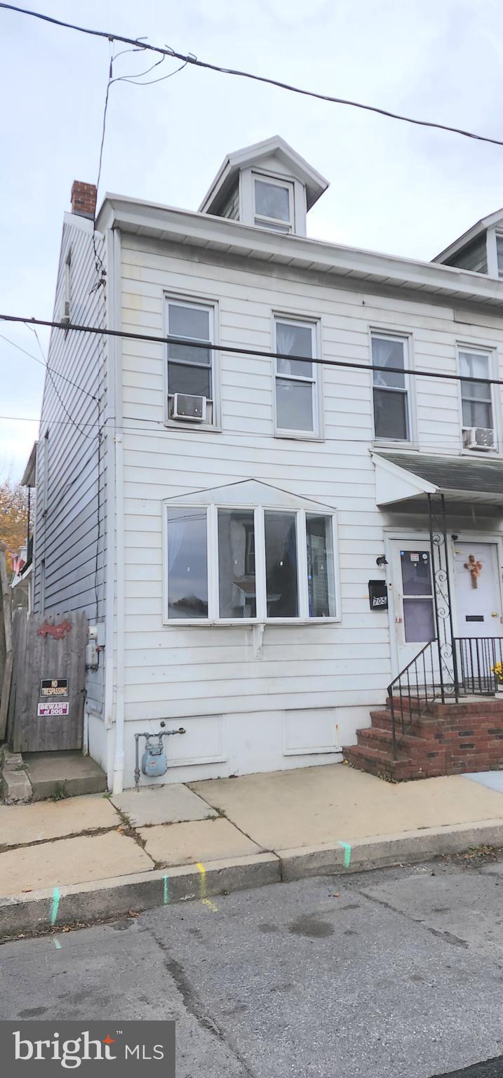 Welcome to this four-bedroom, one-and-a-half bath home in a convenient Pottsville location. The property offers a straightforward layout and a solid foundation for any buyer looking to bring their own ideas to life. It’s a practical option for first-time homebuyers, experienced buyers, or investors seeking their next project or rental opportunity.
You'll find nearby access to local amenities, schools, and major routes, making day-to-day living easy. With some updates and personal touches, this home can become a comfortable residence or a dependable addition to your portfolio.
A good opportunity at an affordable price—schedule your showing today.

Property qualifies for a lender credit of up to 1% of the purchase price toward buyer’s closing costs or interest rate buydowns when using the AMG Team of CrossCountry Mortgage. Buyer is not required to use the AMG Team to submit or have an offer accepted; however, use of the AMG Team is required to qualify for the lender credit. Restrictions apply.
