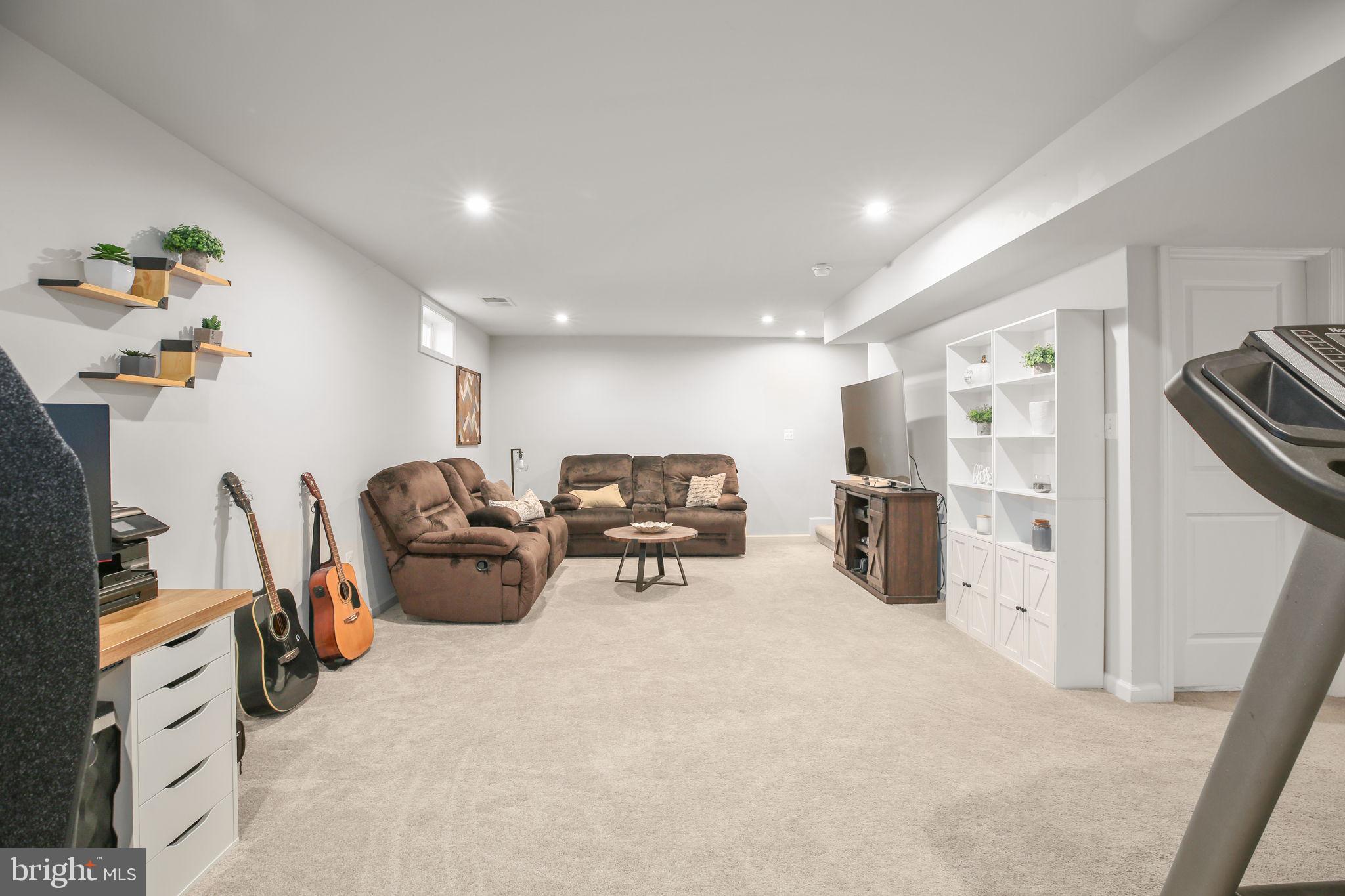THE VILLAGE AT COURTHOUSE COMMONS - Residential