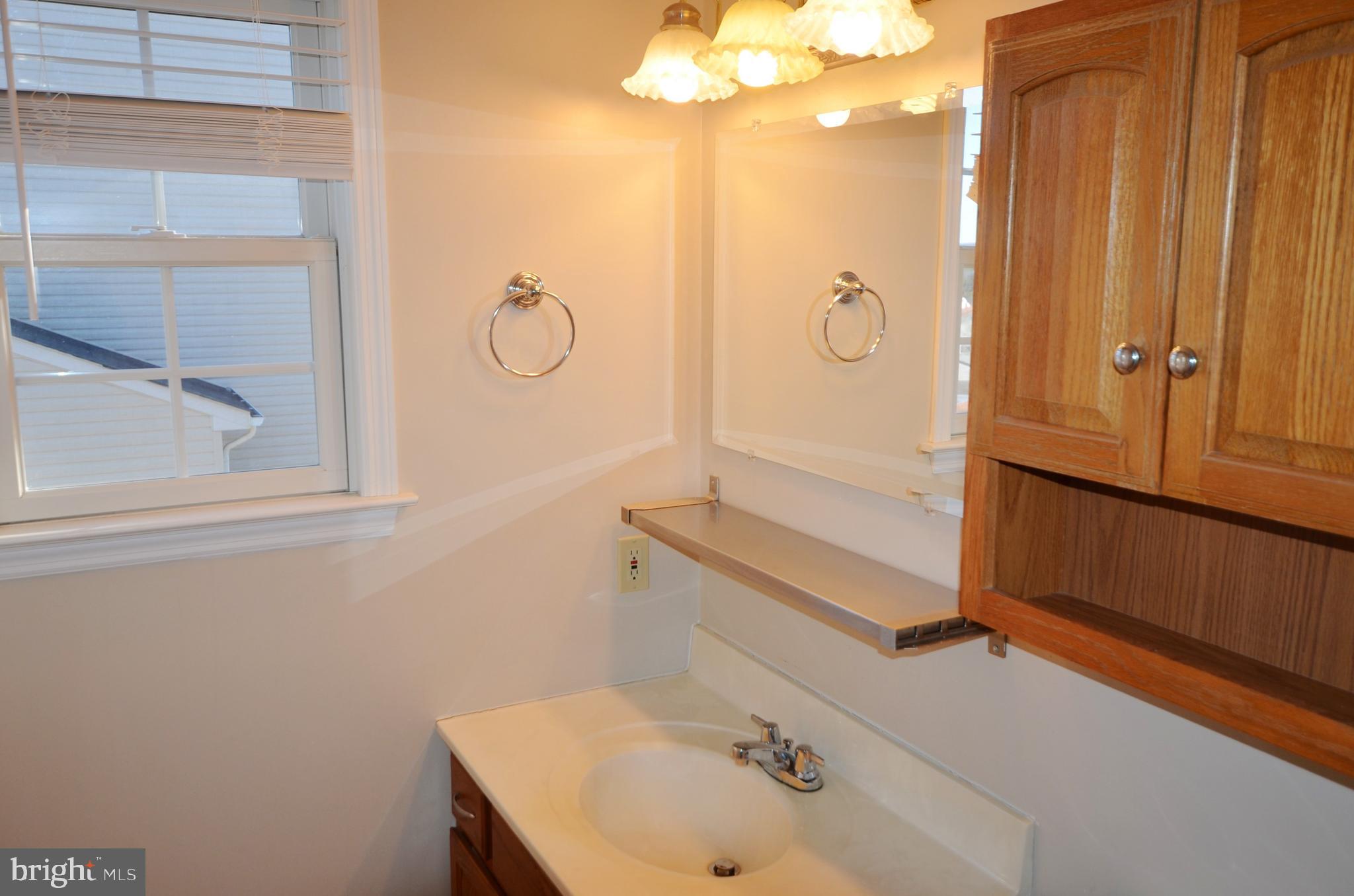 COLONIAL HILLS - Residential