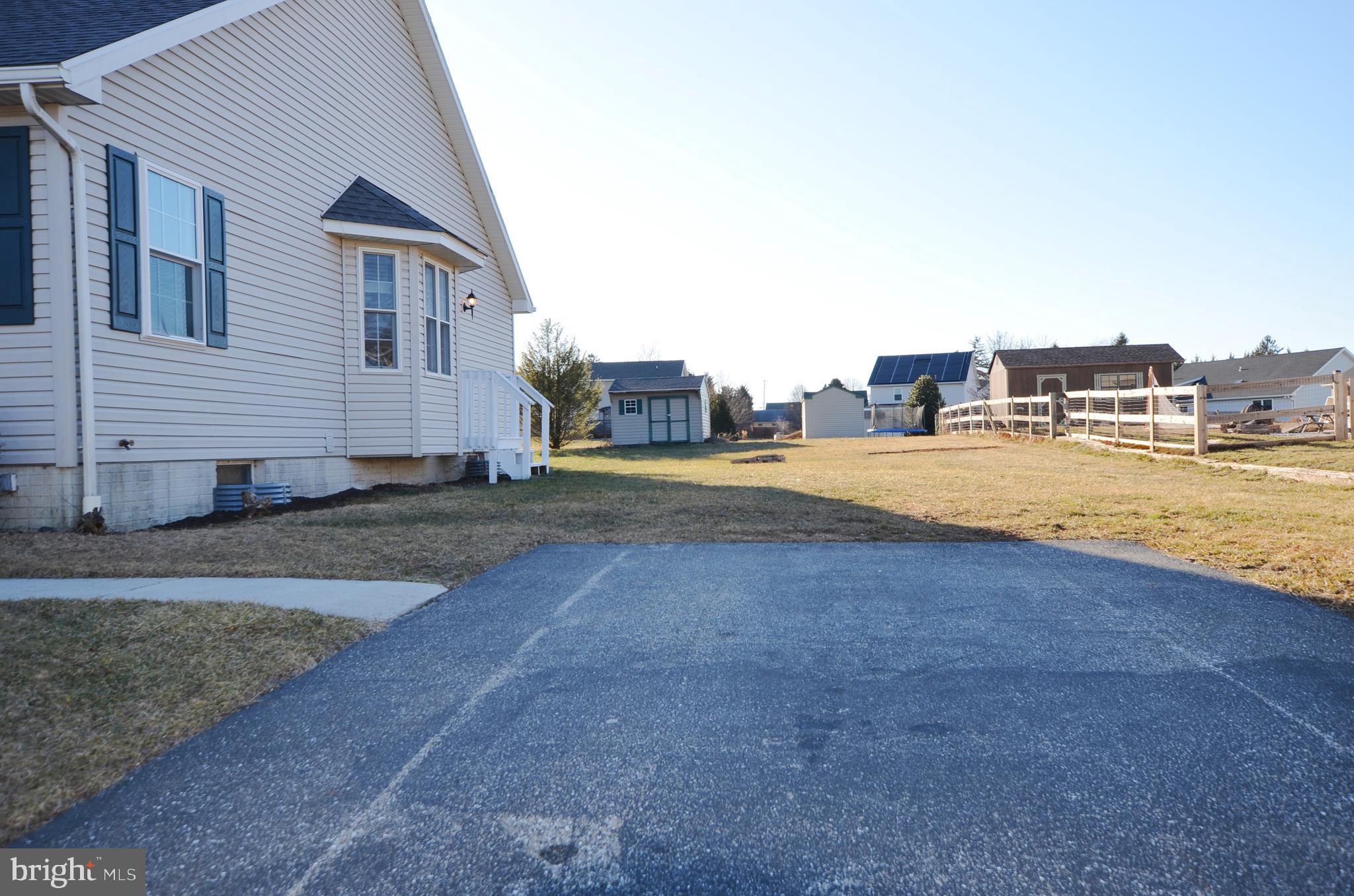 COLONIAL HILLS - Residential