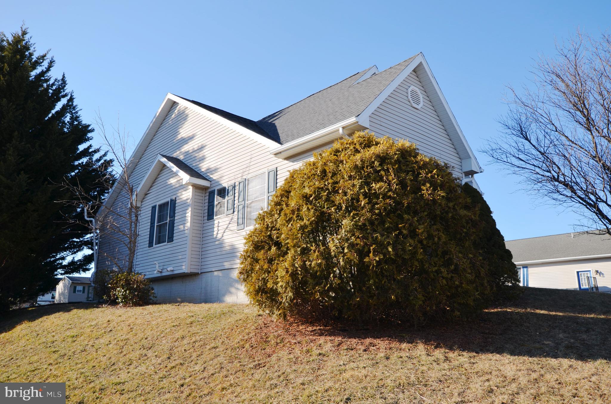 COLONIAL HILLS - Residential