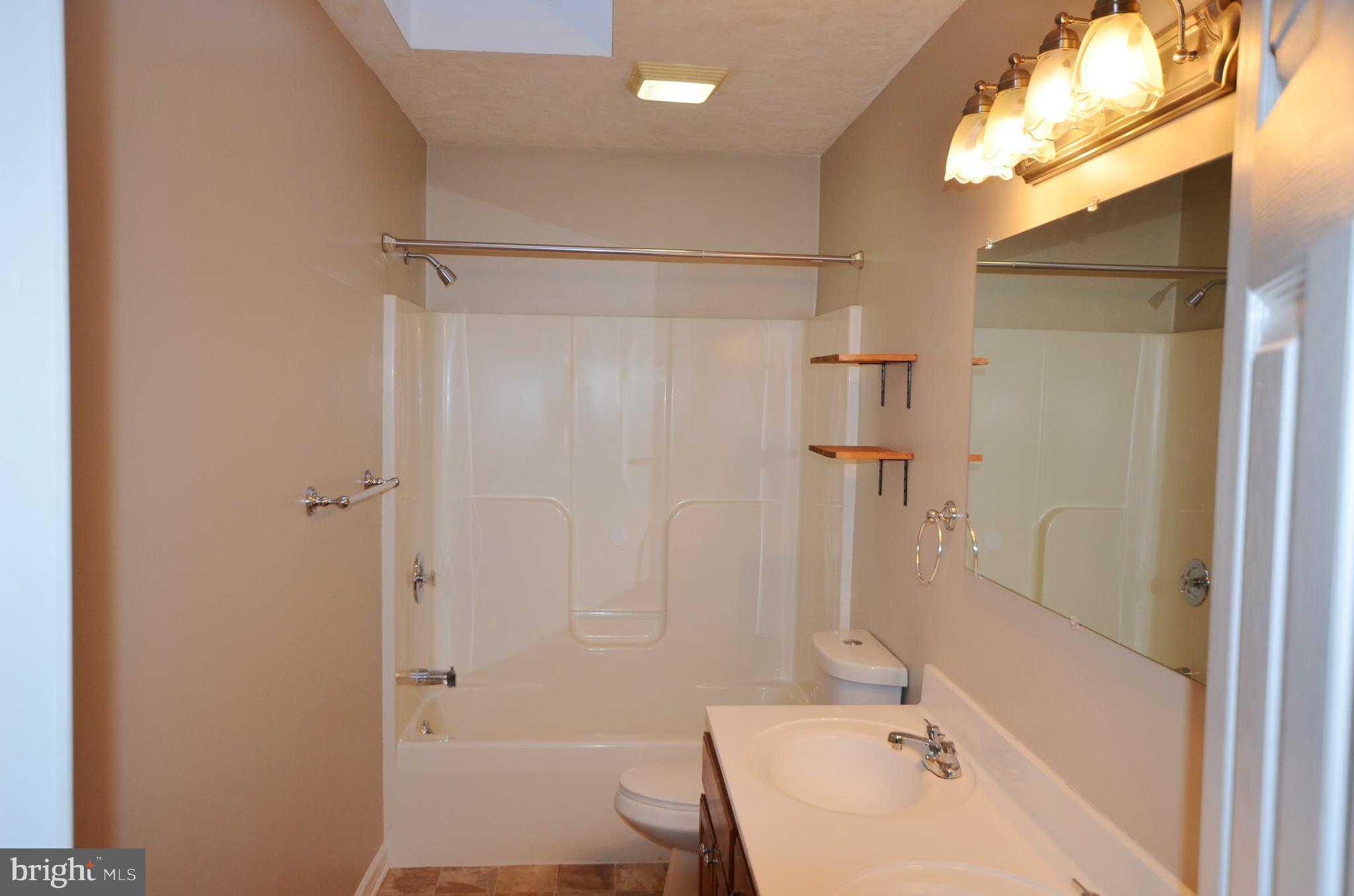 COLONIAL HILLS - Residential