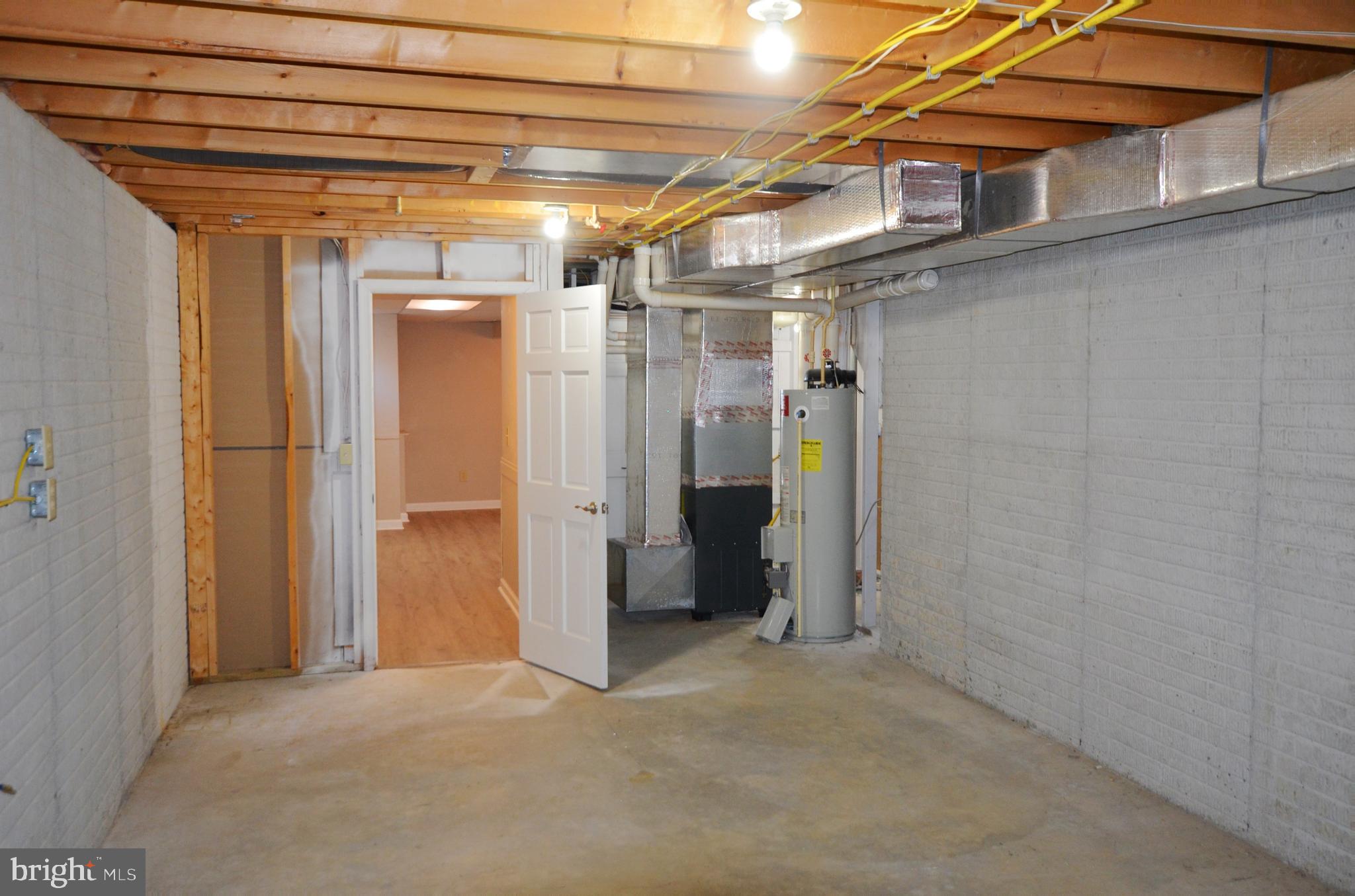 COLONIAL HILLS - Residential