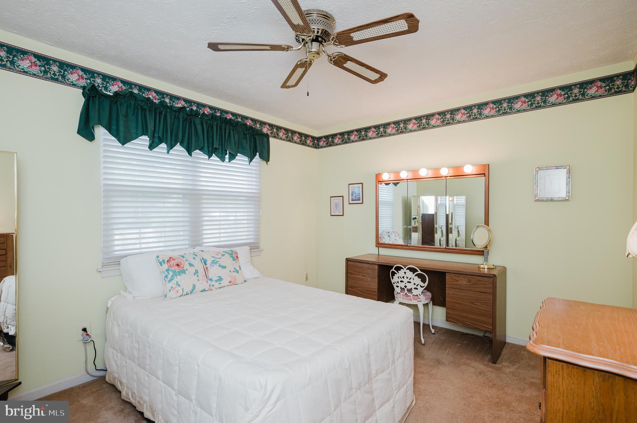 LINTHICUM OAKS - Residential