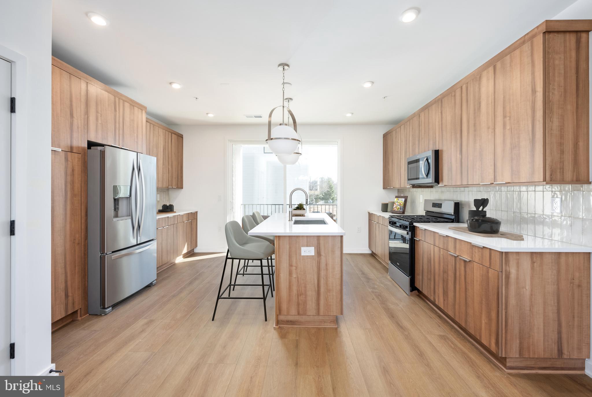COMMONWEALTH PLACE AT WESTFIELDS - Residential