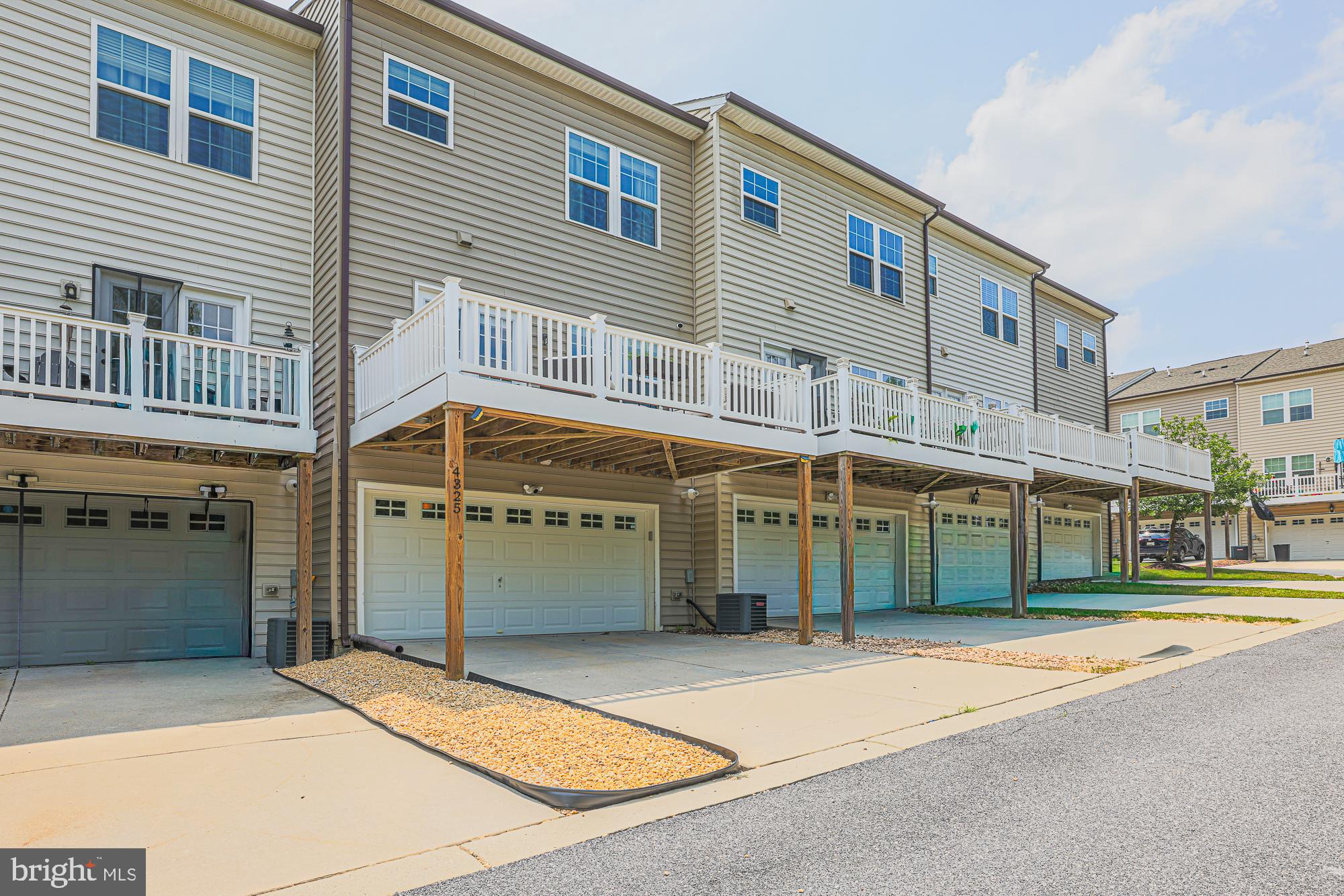 BALLARD GREEN - Residential