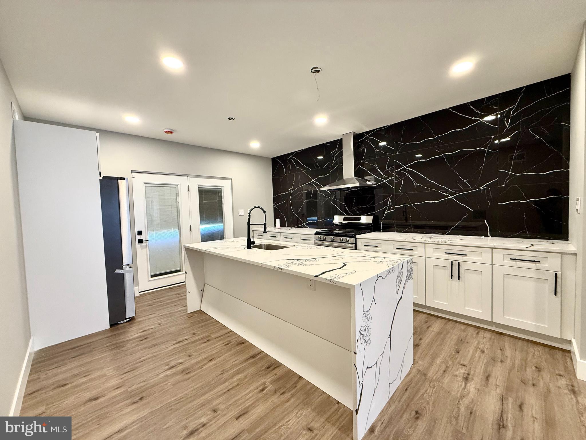 PORT RICHMOND - Residential