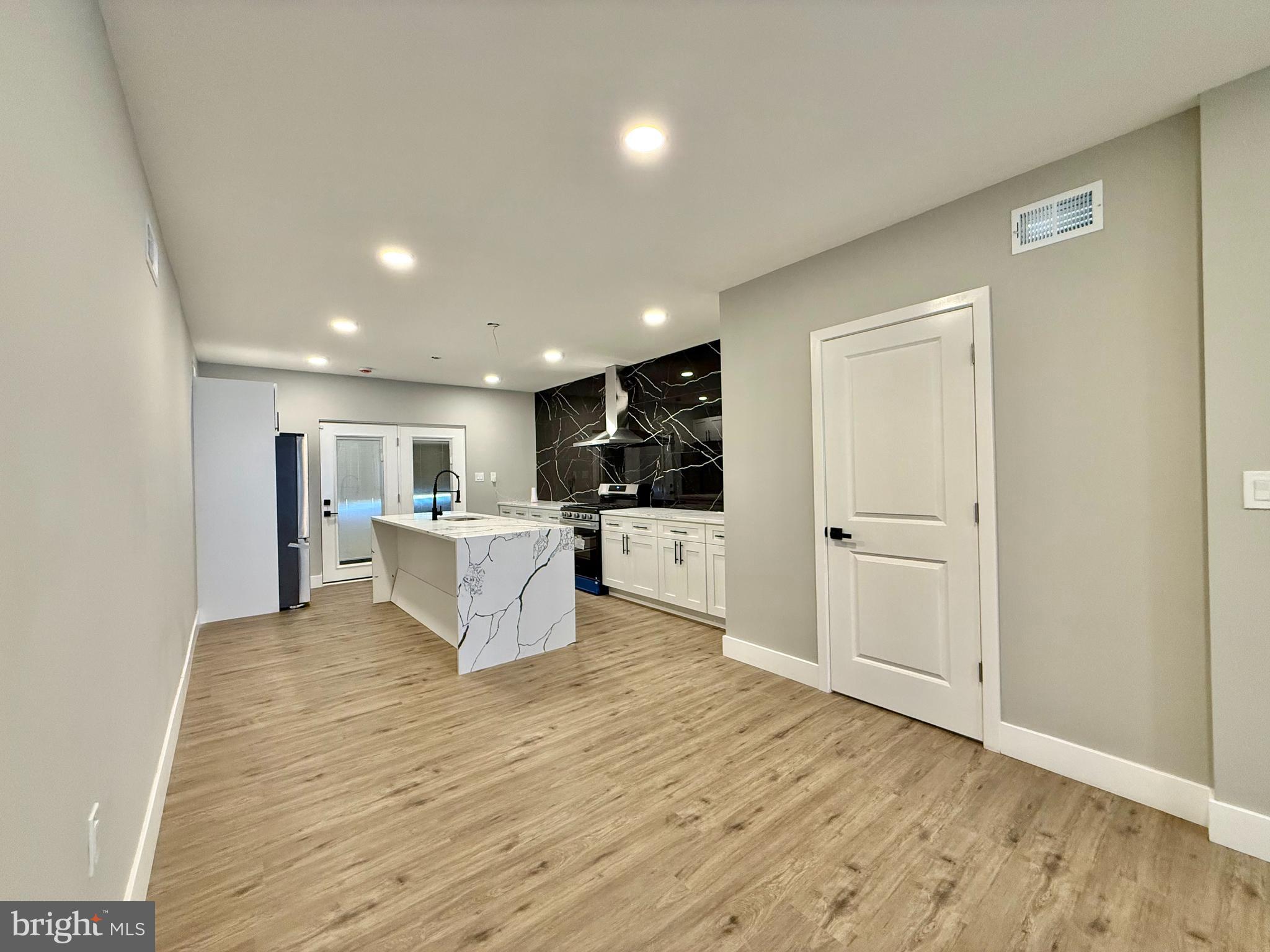 PORT RICHMOND - Residential