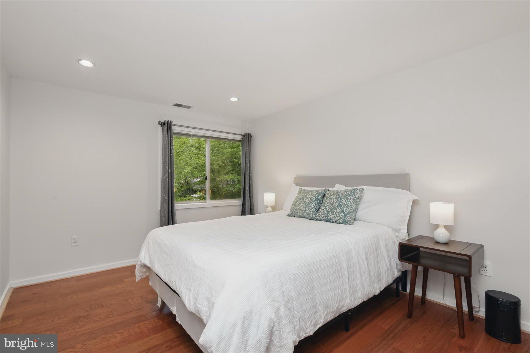 CARDEROCK SPRINGS - Residential