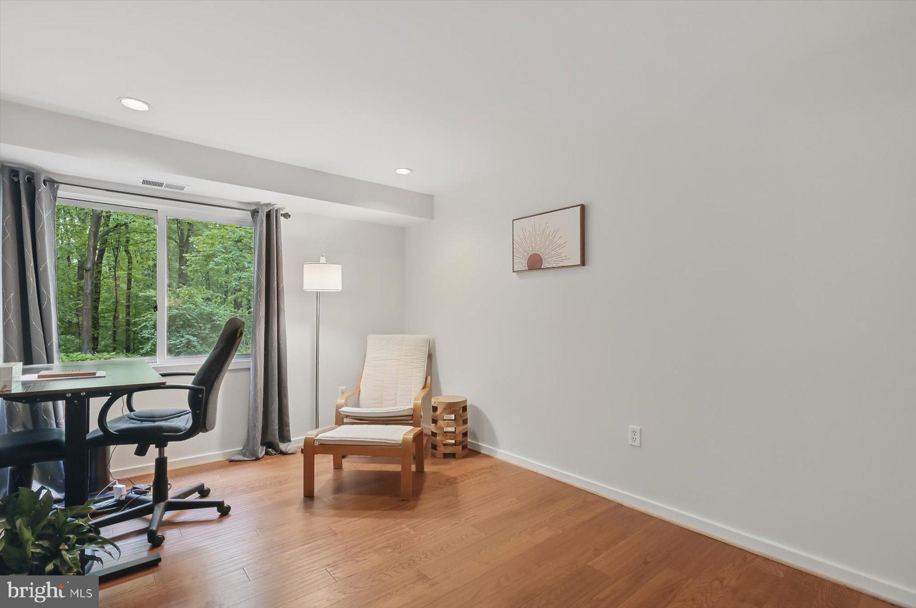 CARDEROCK SPRINGS - Residential