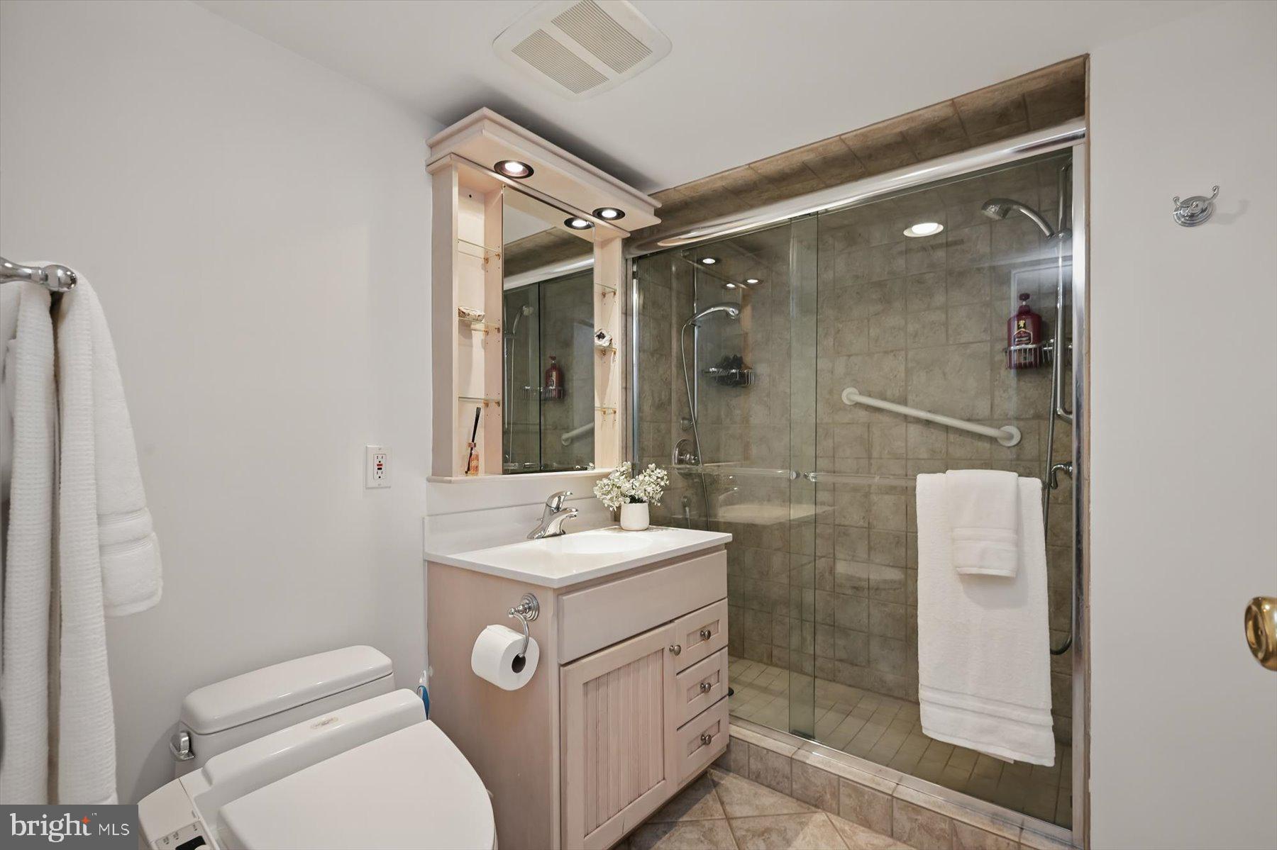 CARDEROCK SPRINGS - Residential