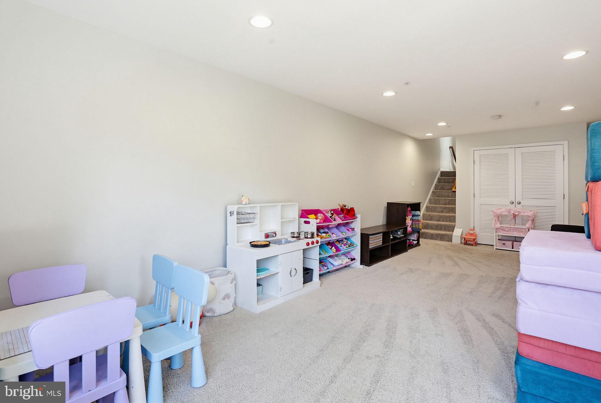 CANTERBURY VILLAGE - Residential