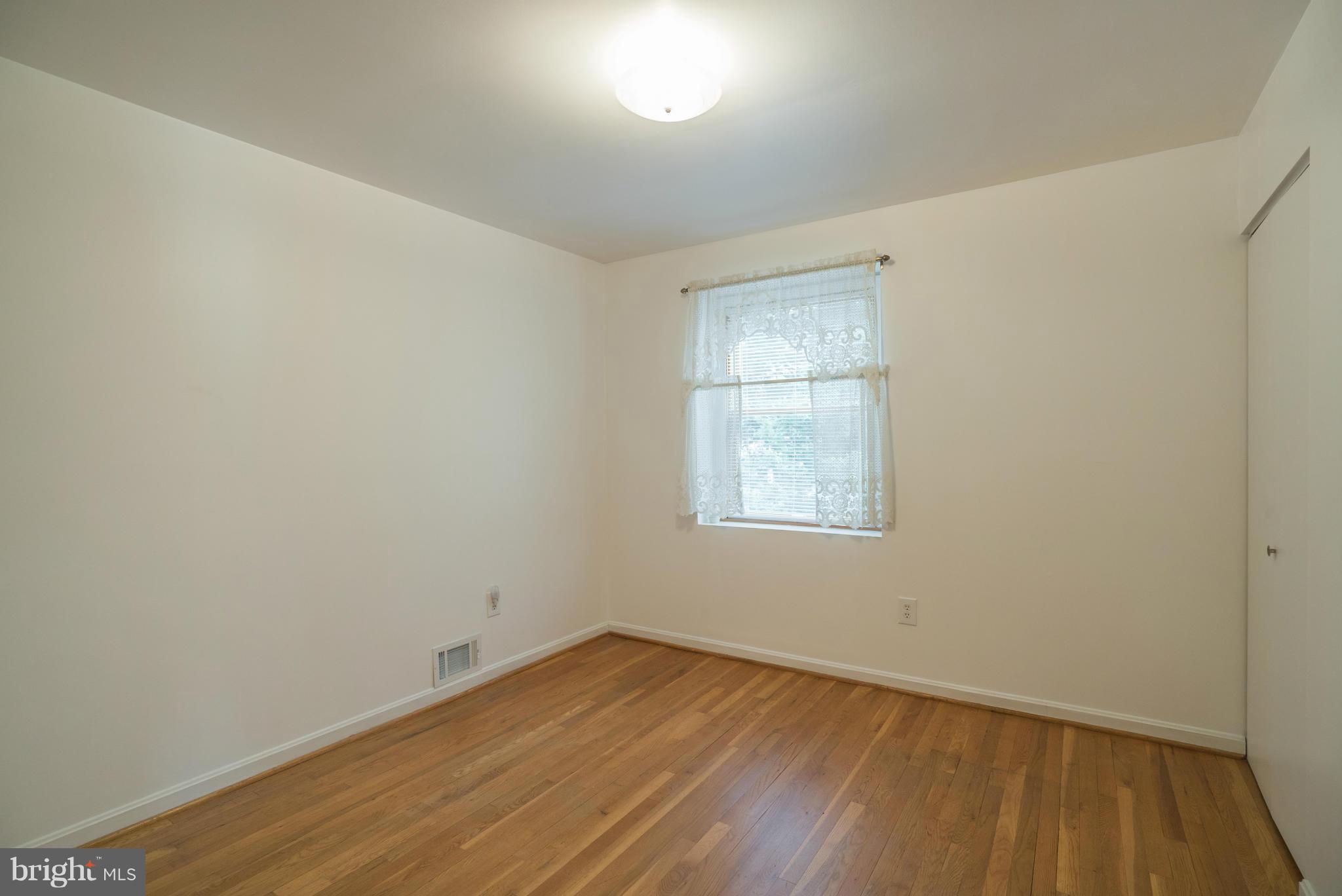 BOND MILL PARK - Residential