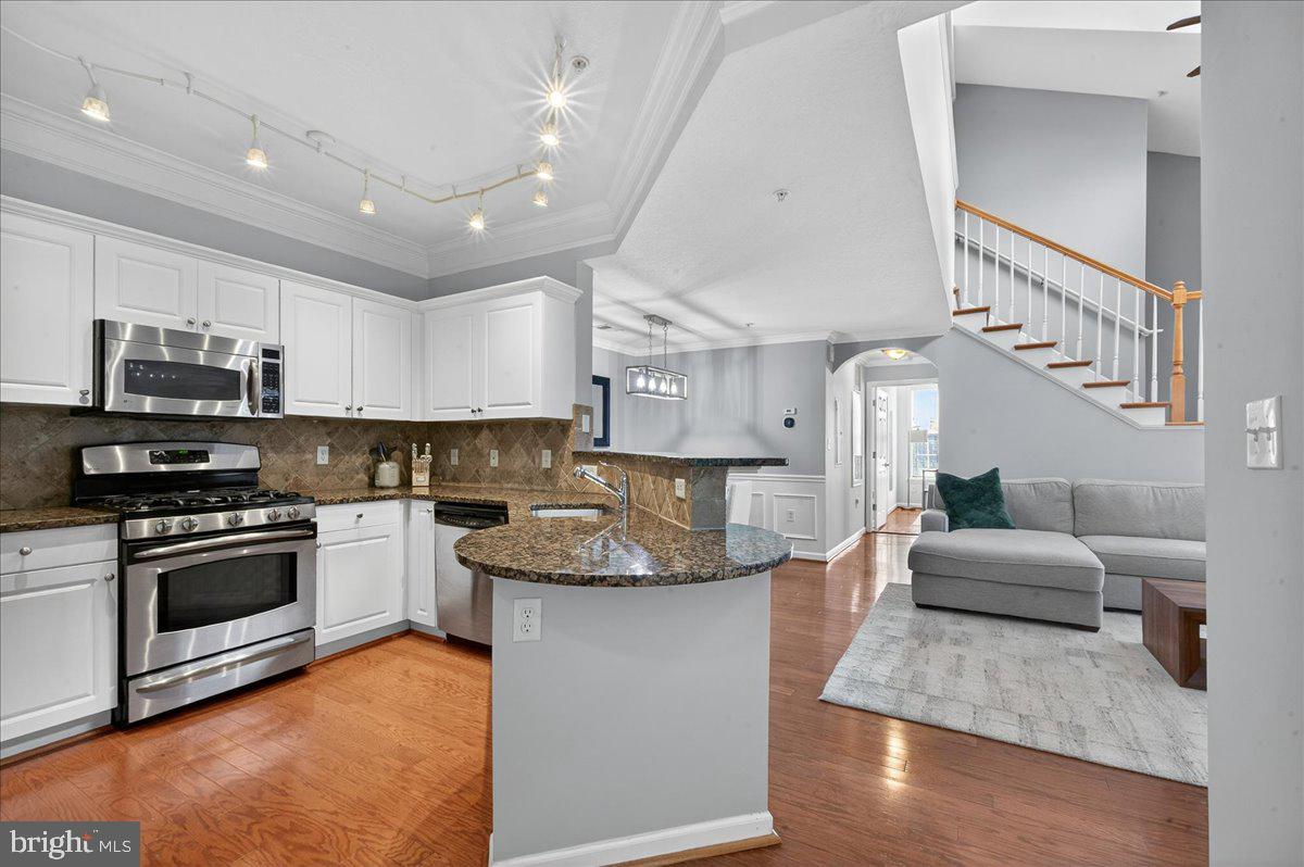 WESTCHESTER AT STRATFORD - Residential