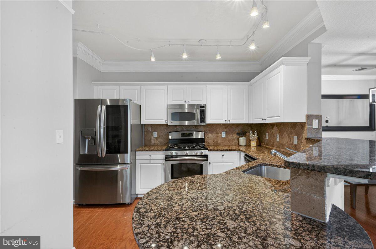 WESTCHESTER AT STRATFORD - Residential