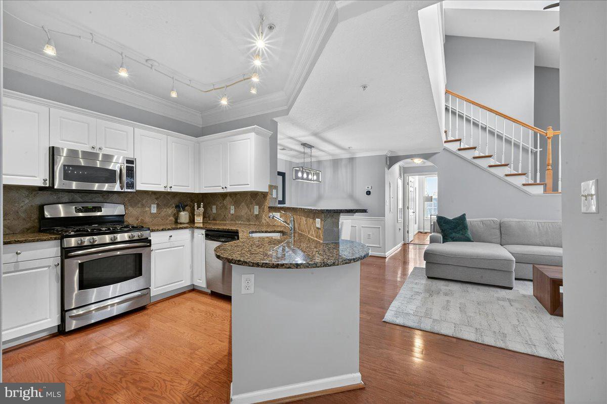 WESTCHESTER AT STRATFORD - Residential