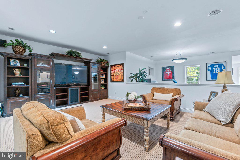 CHESTNUT WOODS - Residential