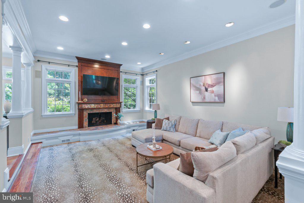 CHESTNUT WOODS - Residential