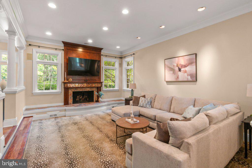 CHESTNUT WOODS - Residential