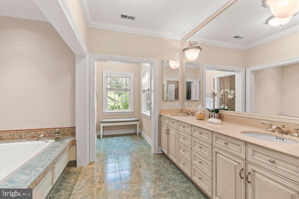 CHESTNUT WOODS - Residential