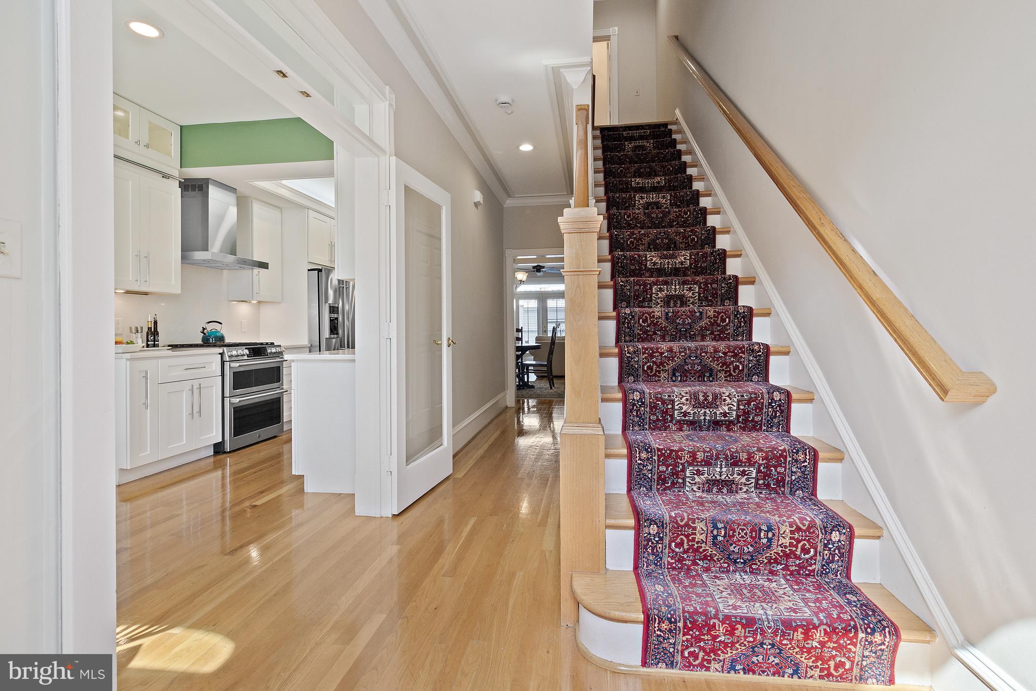 QUEENS ROW - Residential