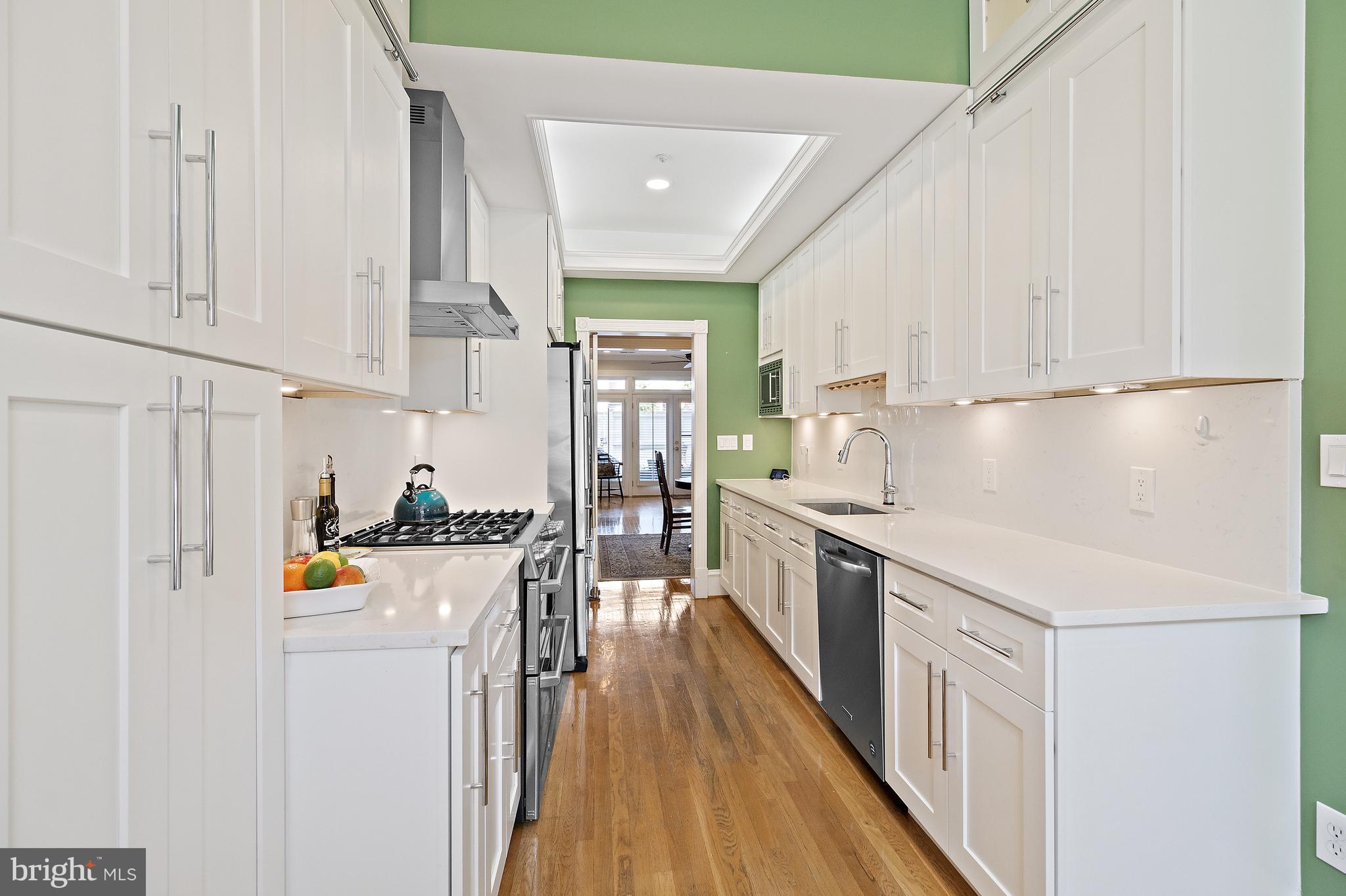 QUEENS ROW - Residential