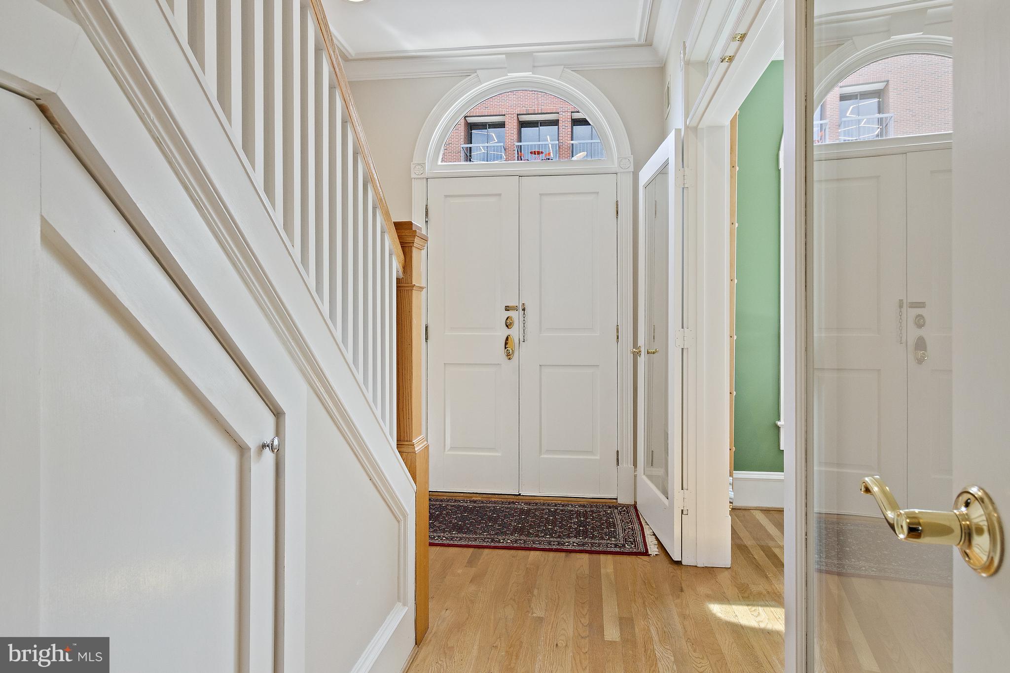 QUEENS ROW - Residential