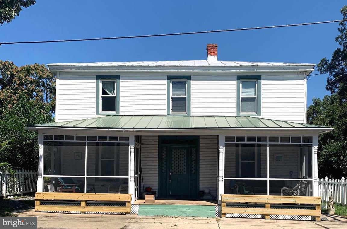 This is an efficiency apartment located in a mutli-family restored colonial house with a modernized kitchenette and full bath. All utilities are included, with the exception of cable and internet.  Washer and Dryer are available in the common area.