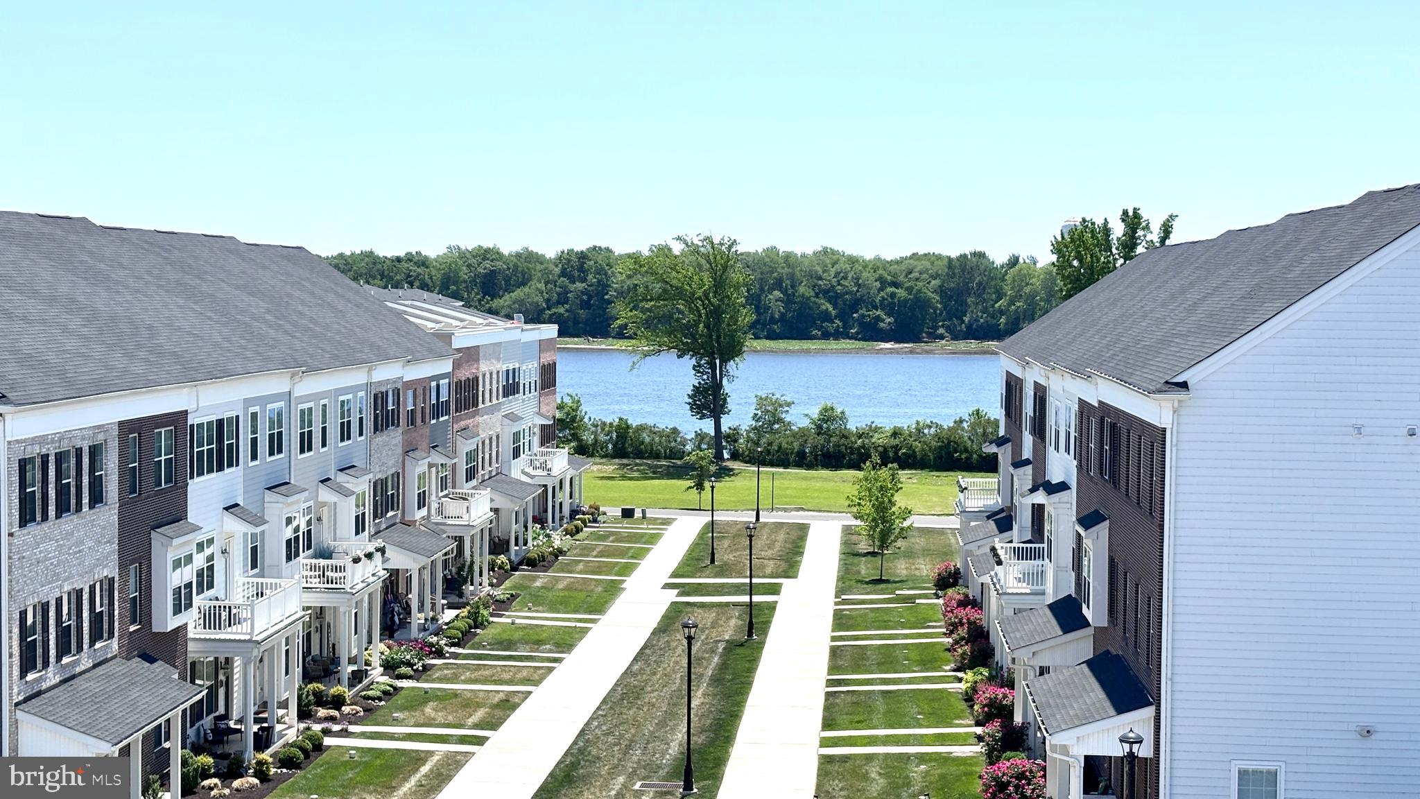 WATERSIDE - Residential