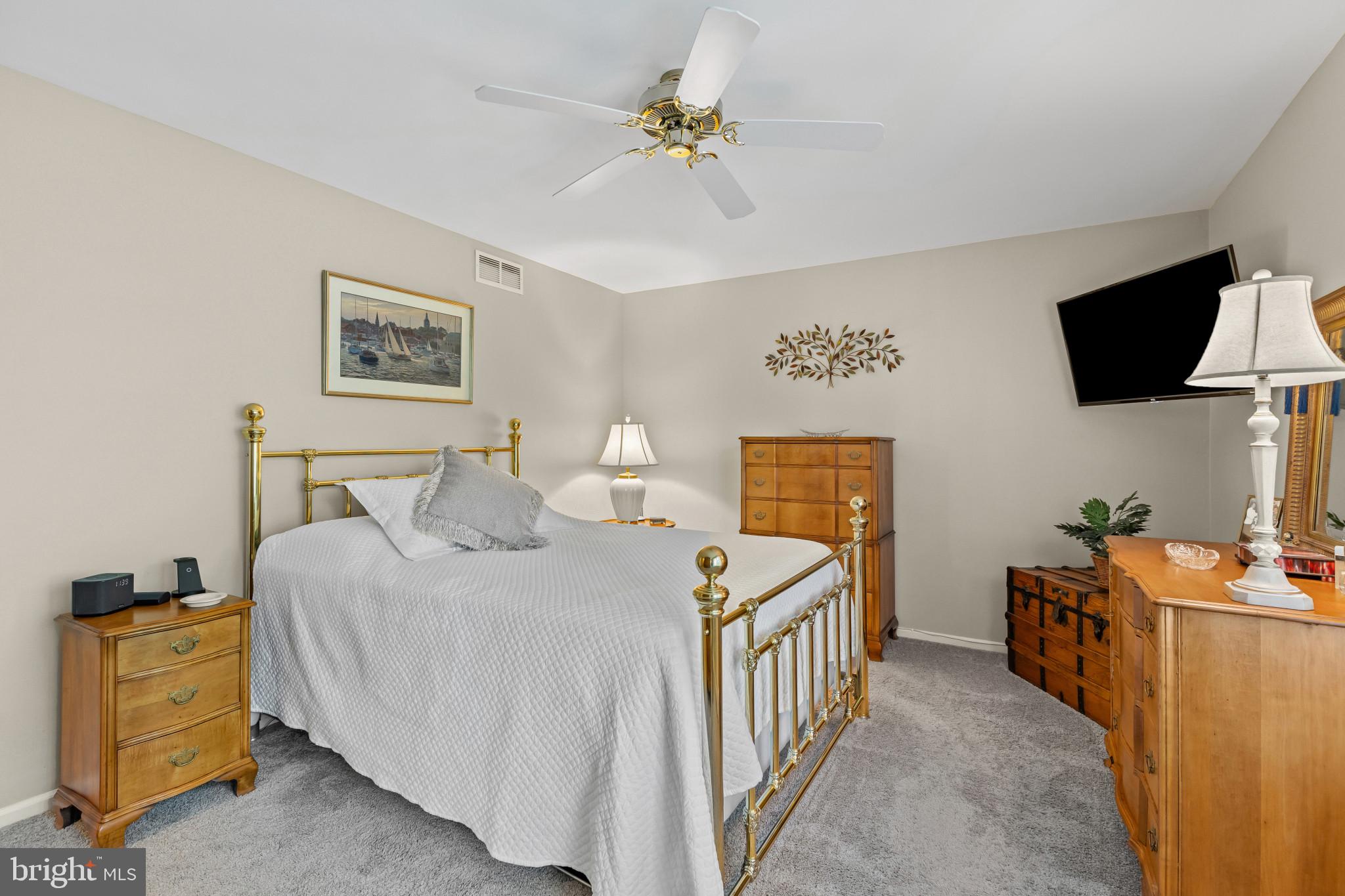 COLLEGE MANOR - Residential