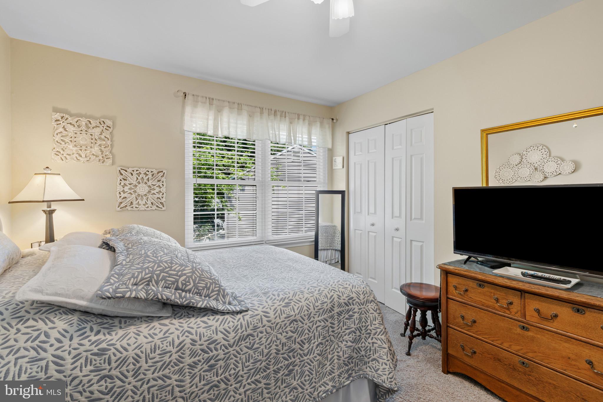 COLLEGE MANOR - Residential