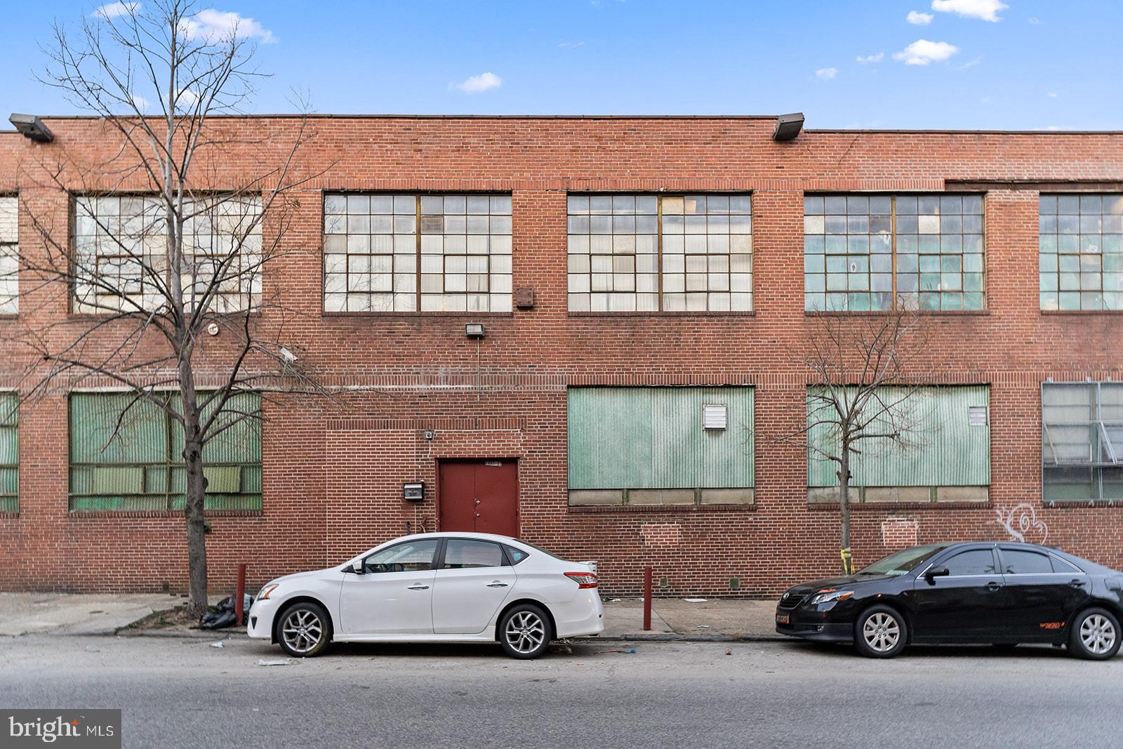 EAST KENSINGTON - Commercial Sale