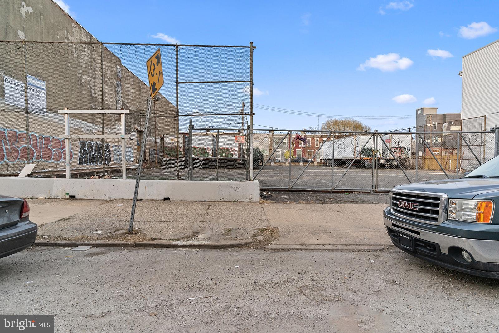 EAST KENSINGTON - Commercial Sale