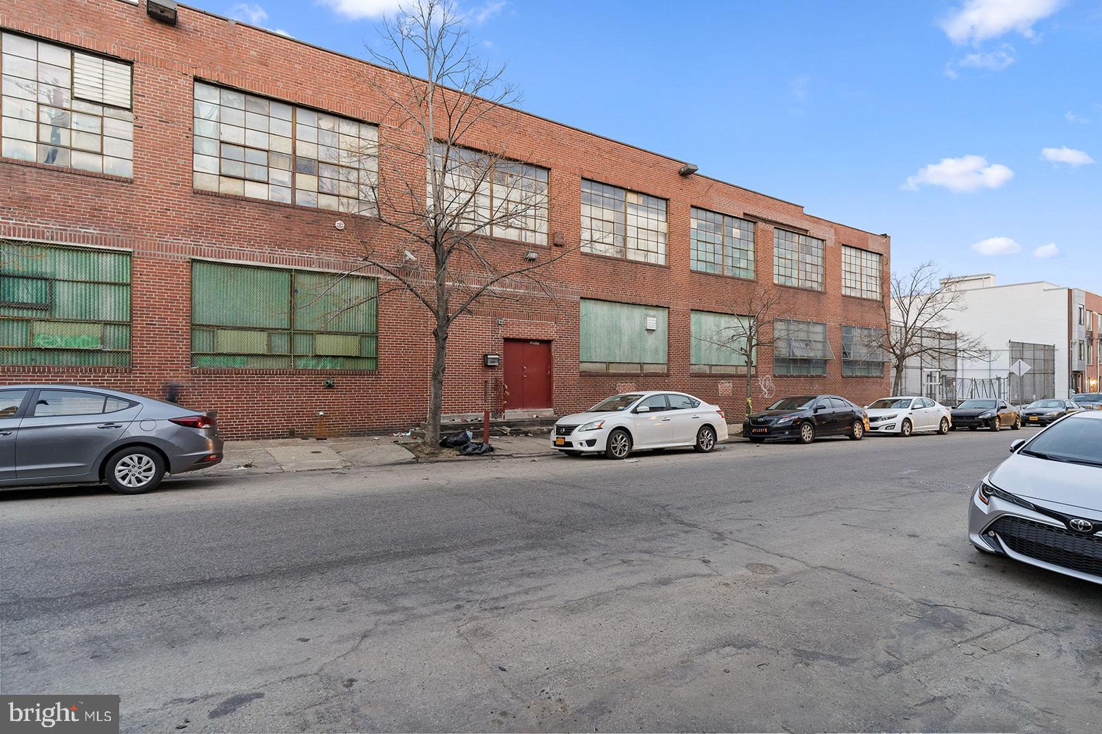 EAST KENSINGTON - Commercial Sale