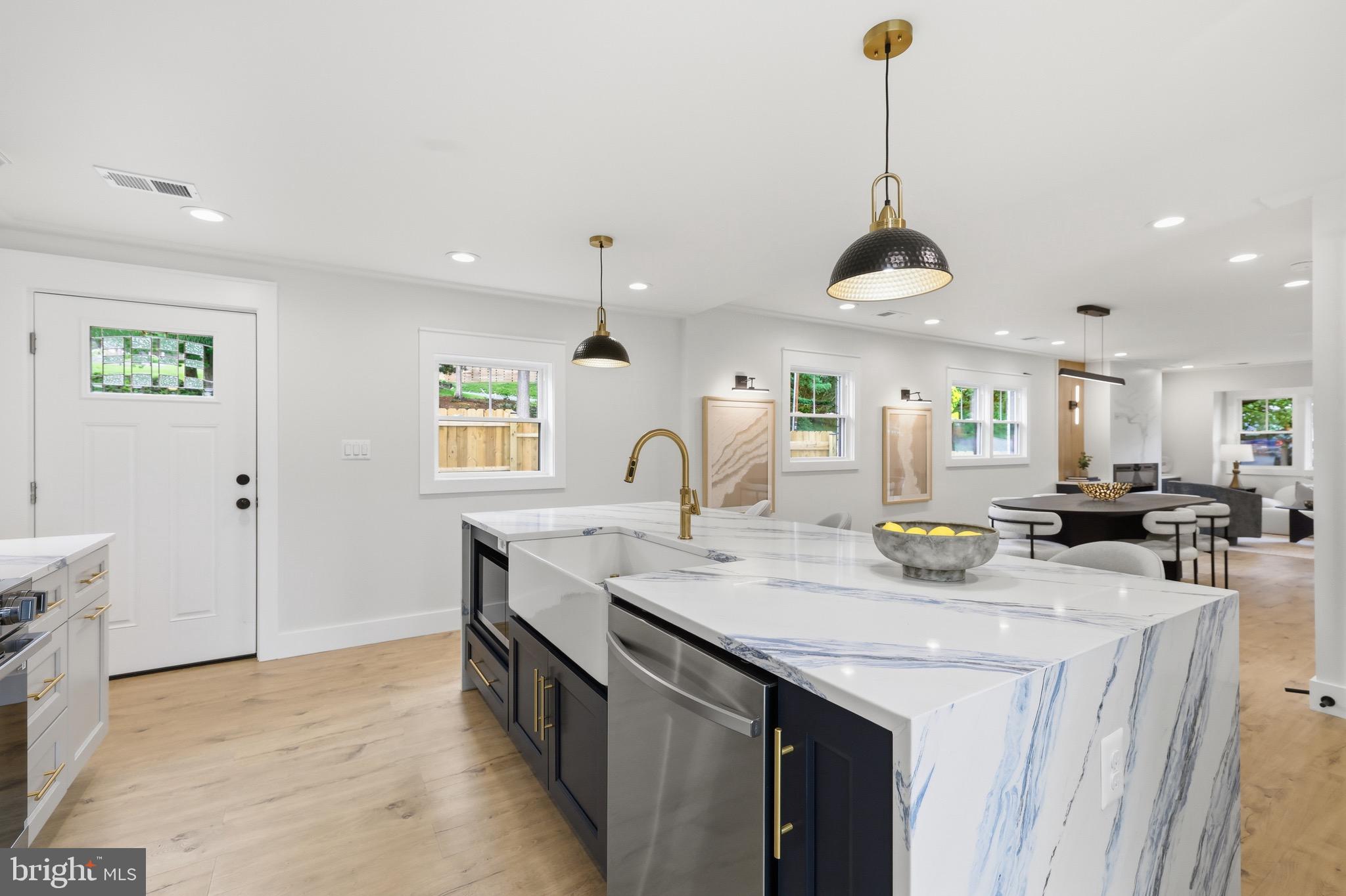 BOULEVARD MANOR - Residential