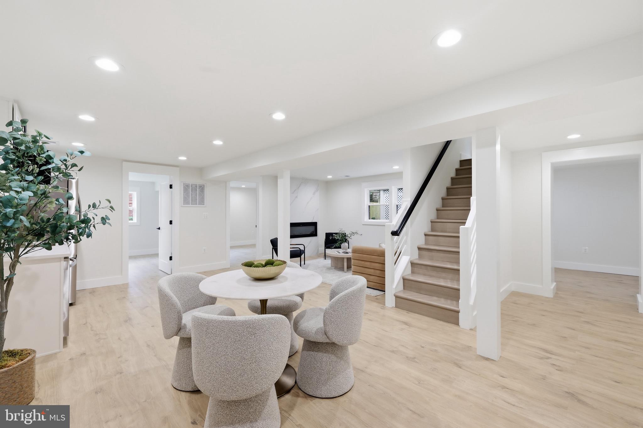 BOULEVARD MANOR - Residential
