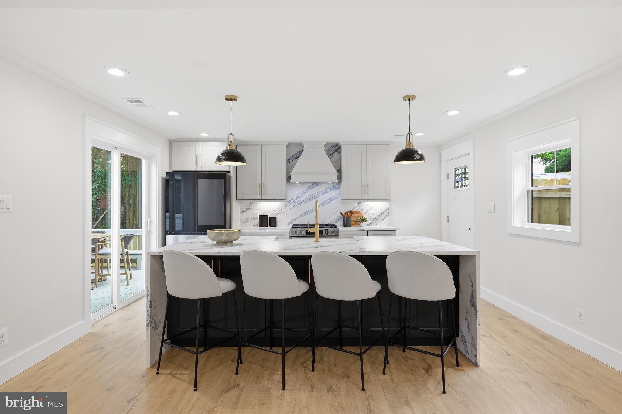 BOULEVARD MANOR - Residential